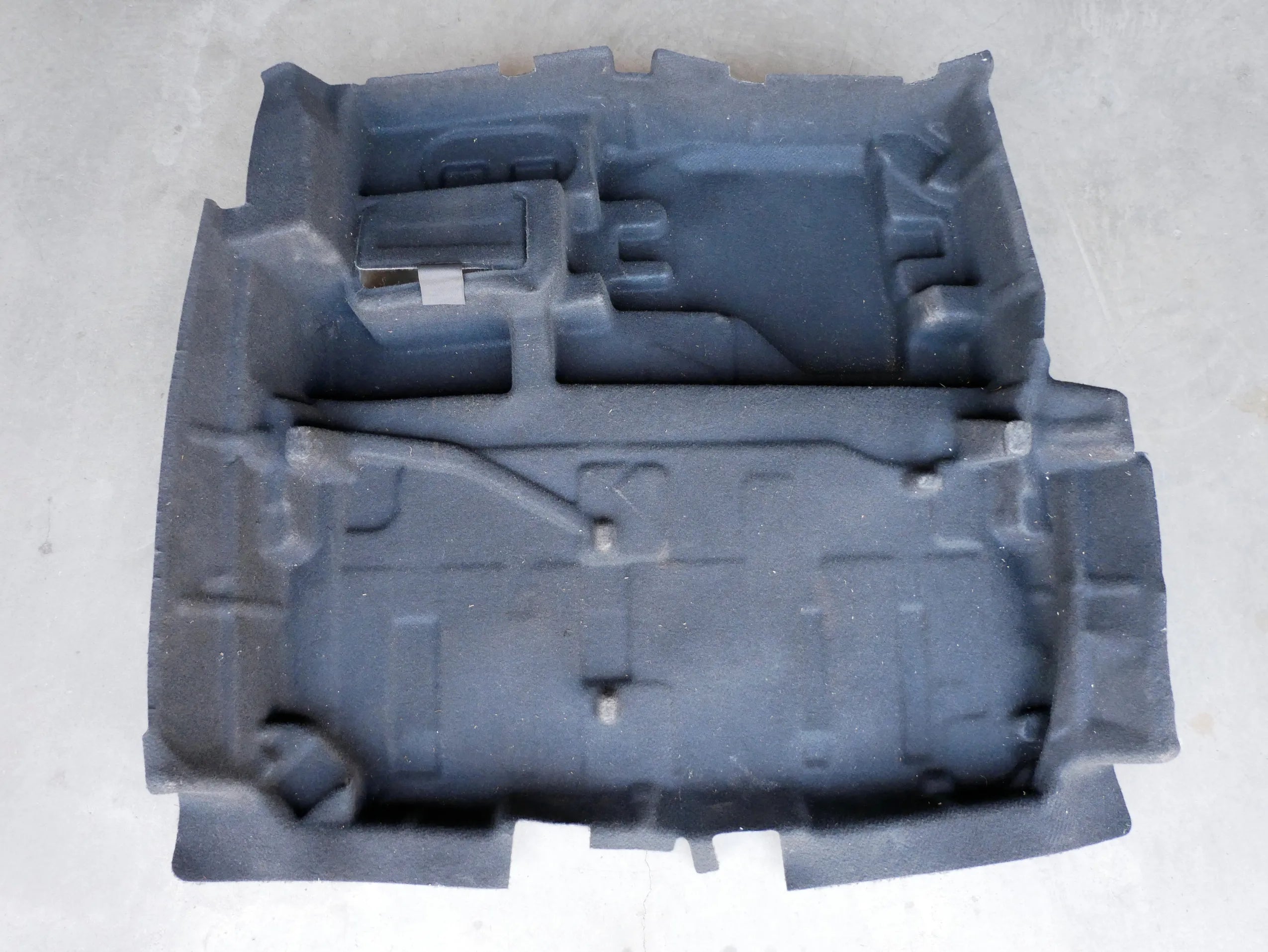 Wykładzina bagażnika 4M0863697 AUDI Q7 4M
