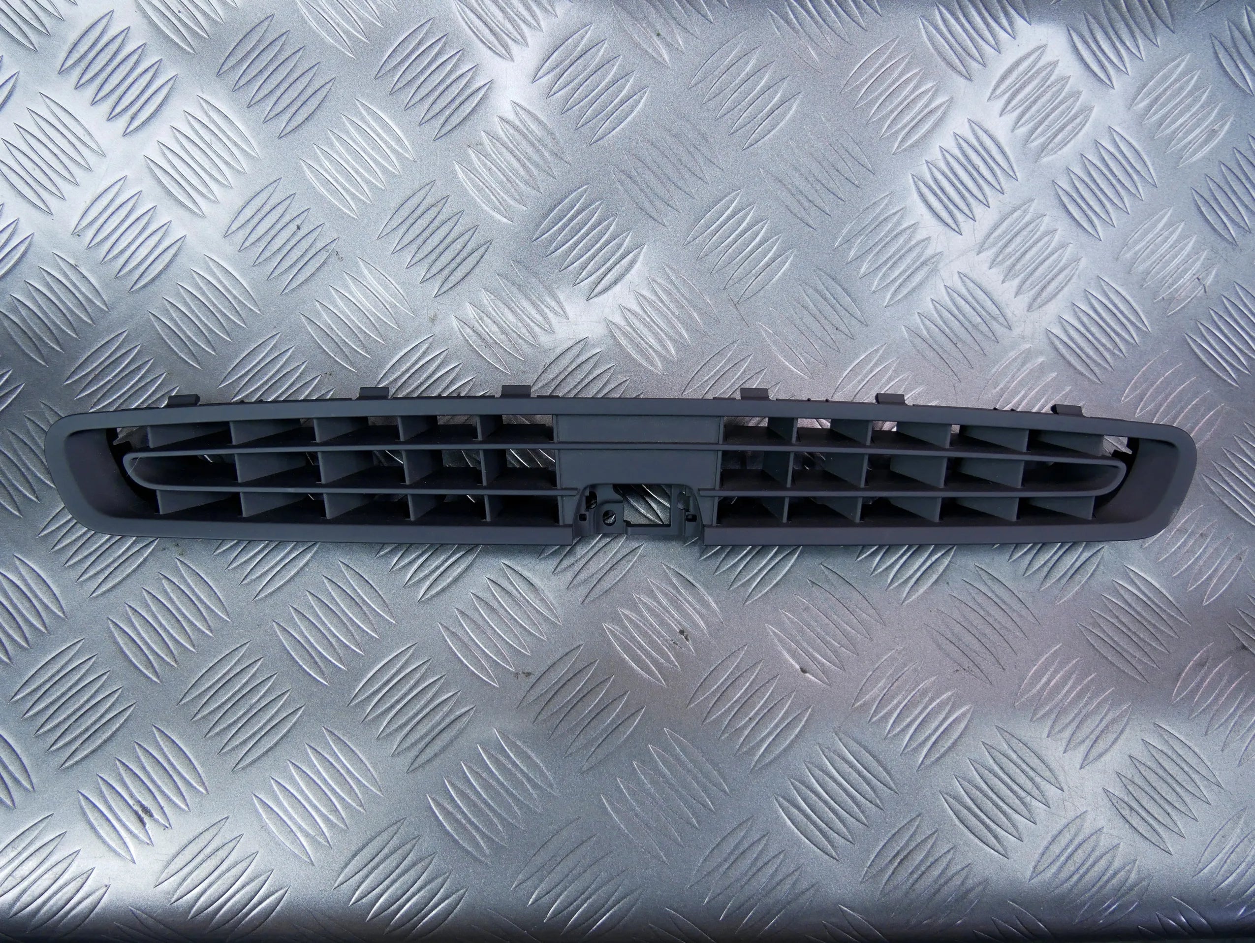 Kratka nawiewu konsoli górna 4M0819632 AUDI Q7 4M