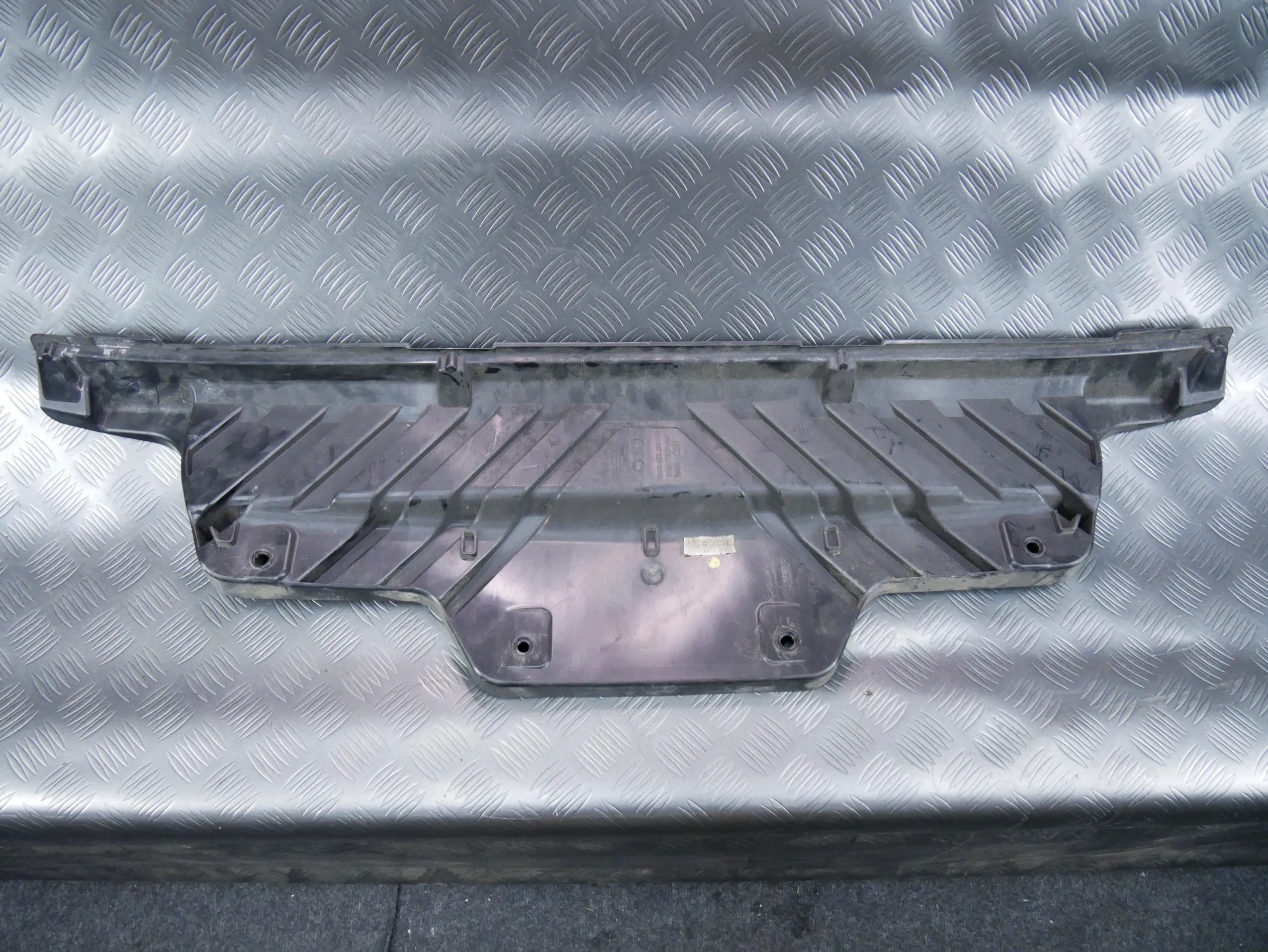 Ślizg osłona zderzaka tył 4M0807329 AUDI Q7 4M