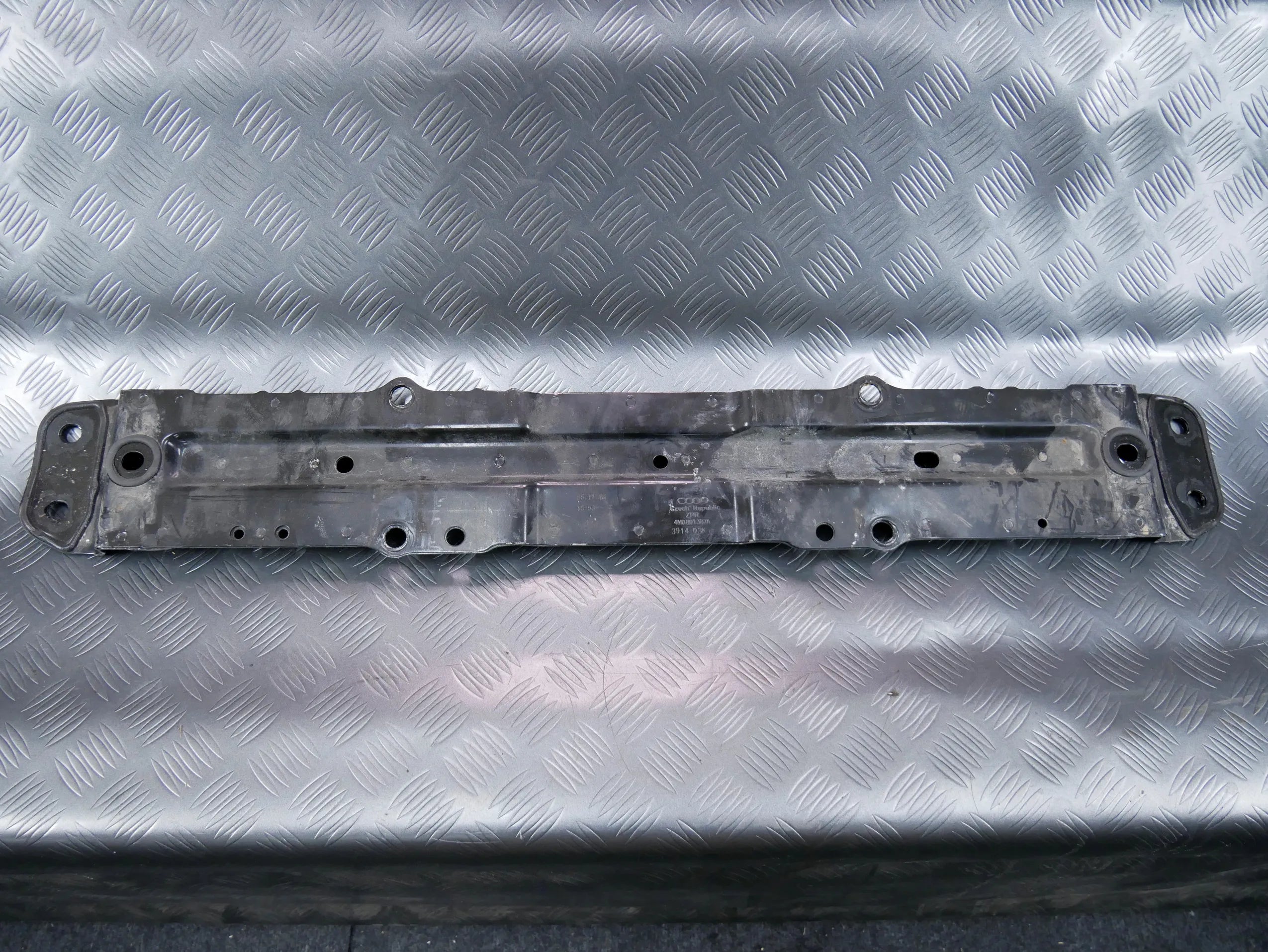 Wzmocnienie podwozia 4M0801387A AUDI Q7 4M