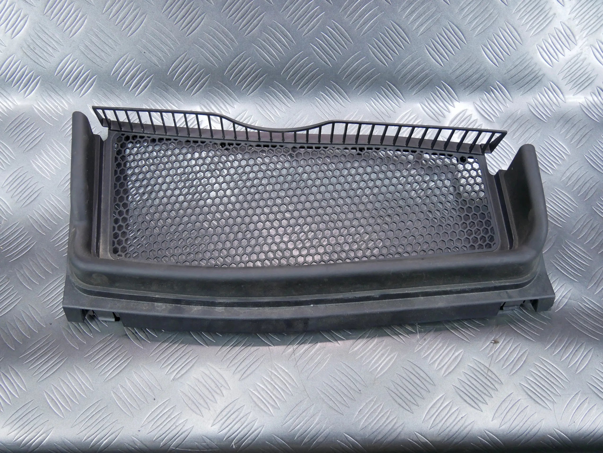 Wlot kratka podszybia 4M1819154 AUDI Q7 4M