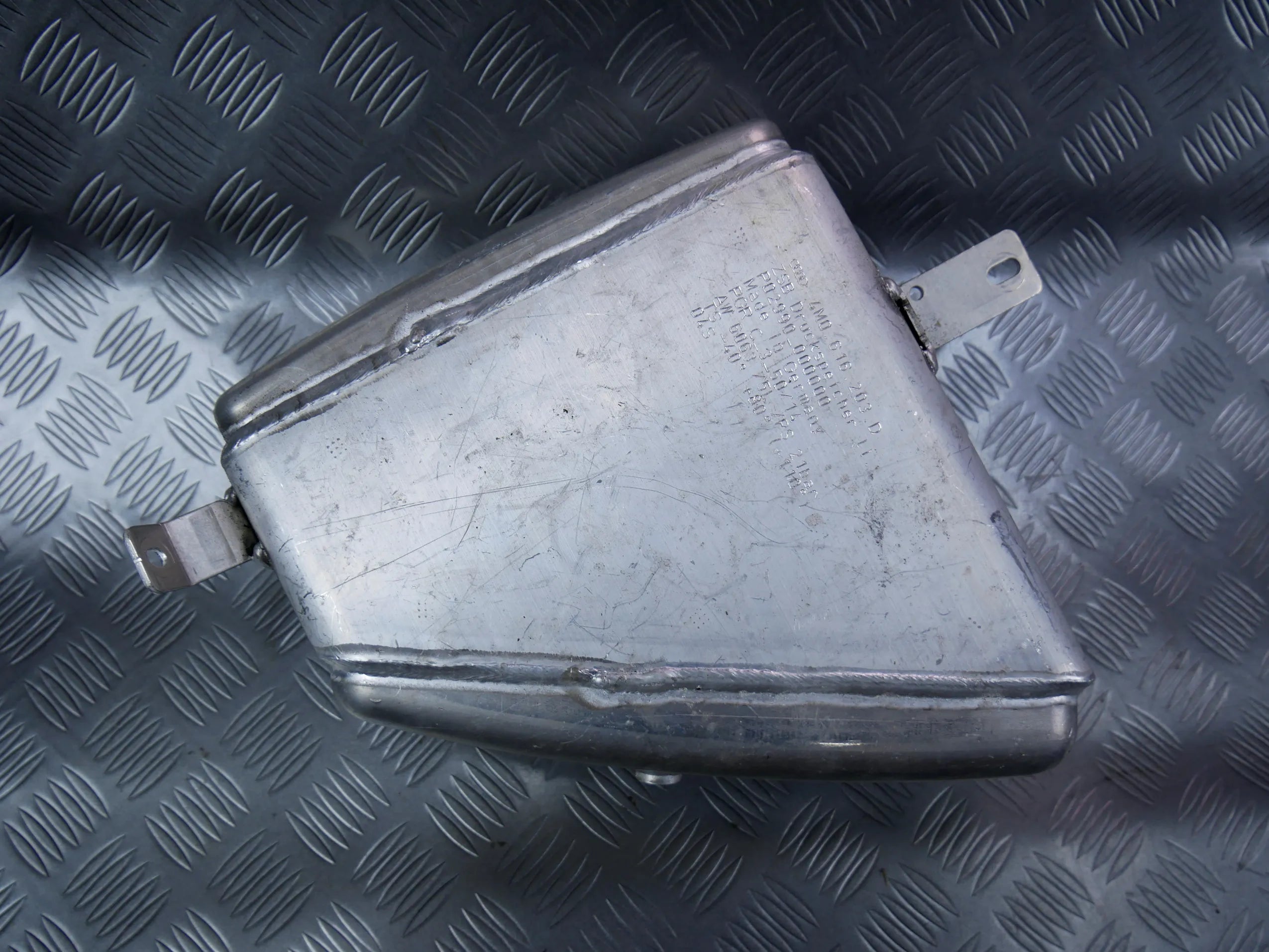 Zbiornik powietrza ciśnienia 4M0616203D AUDI Q7 4M