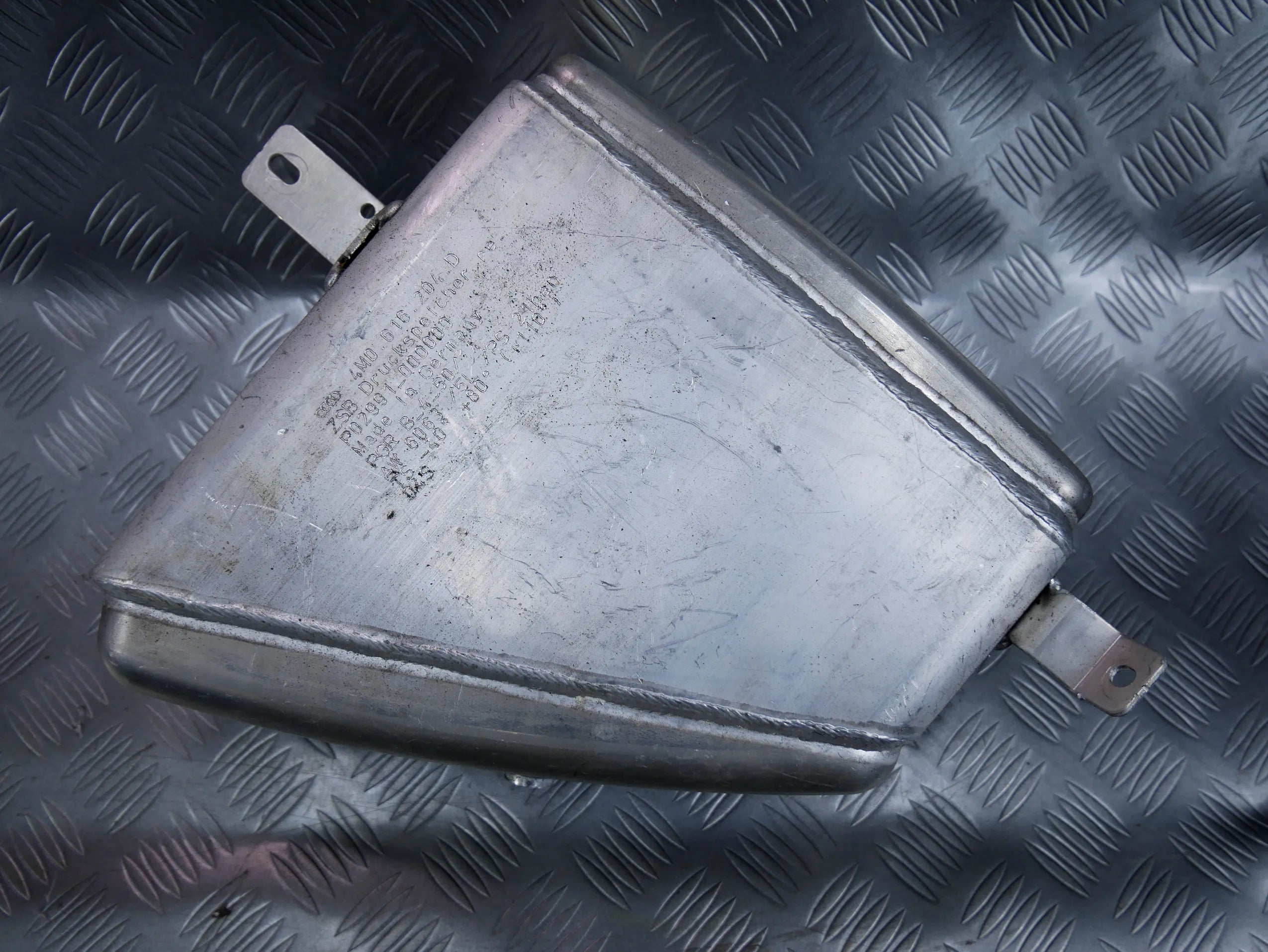 Zbiornik powietrza ciśnienia 4M0616204D AUDI Q7 4M
