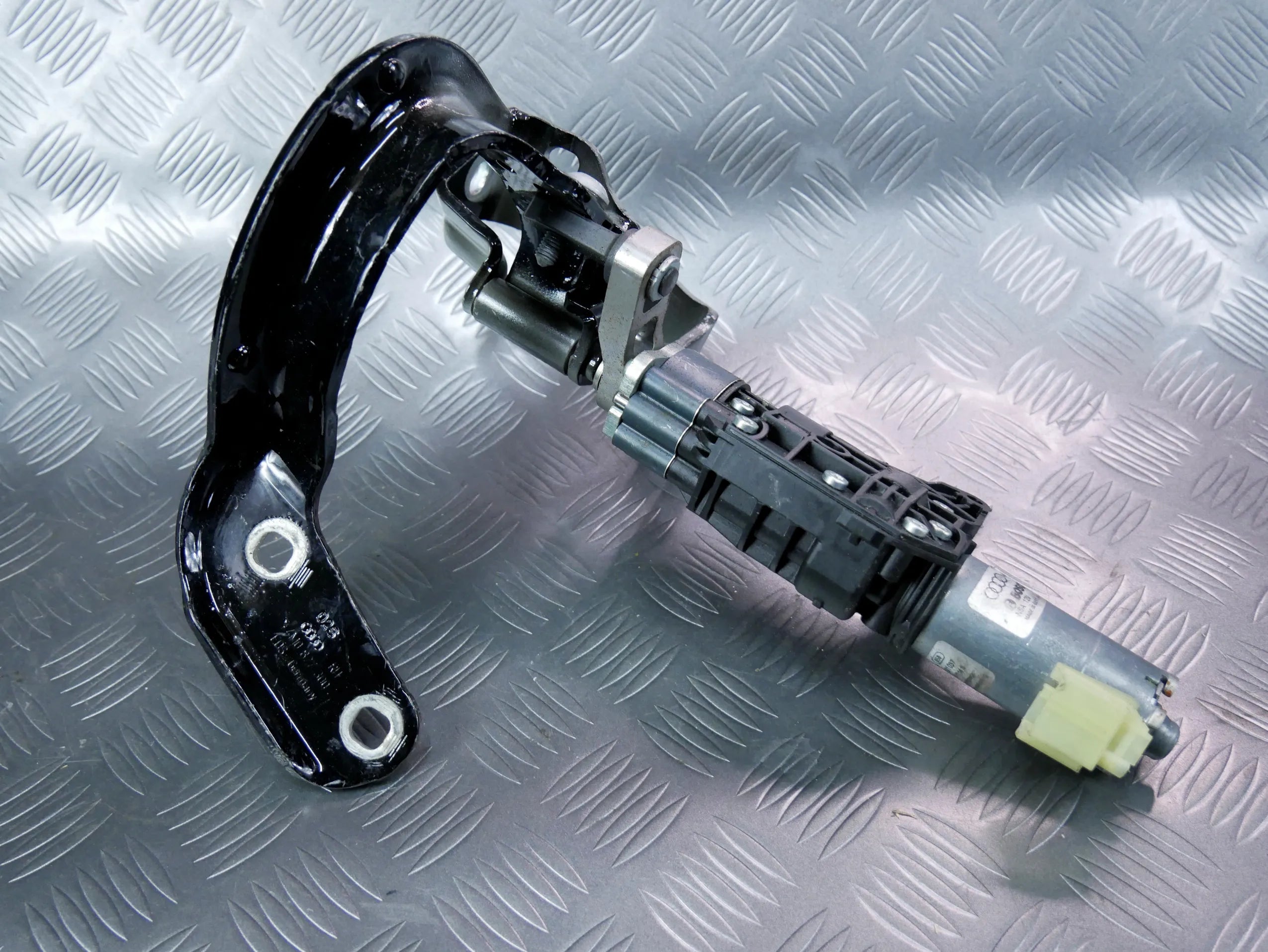 Zawias siłownik klapy elektrycznej prawy 4M0827852A AUDI Q7 4M