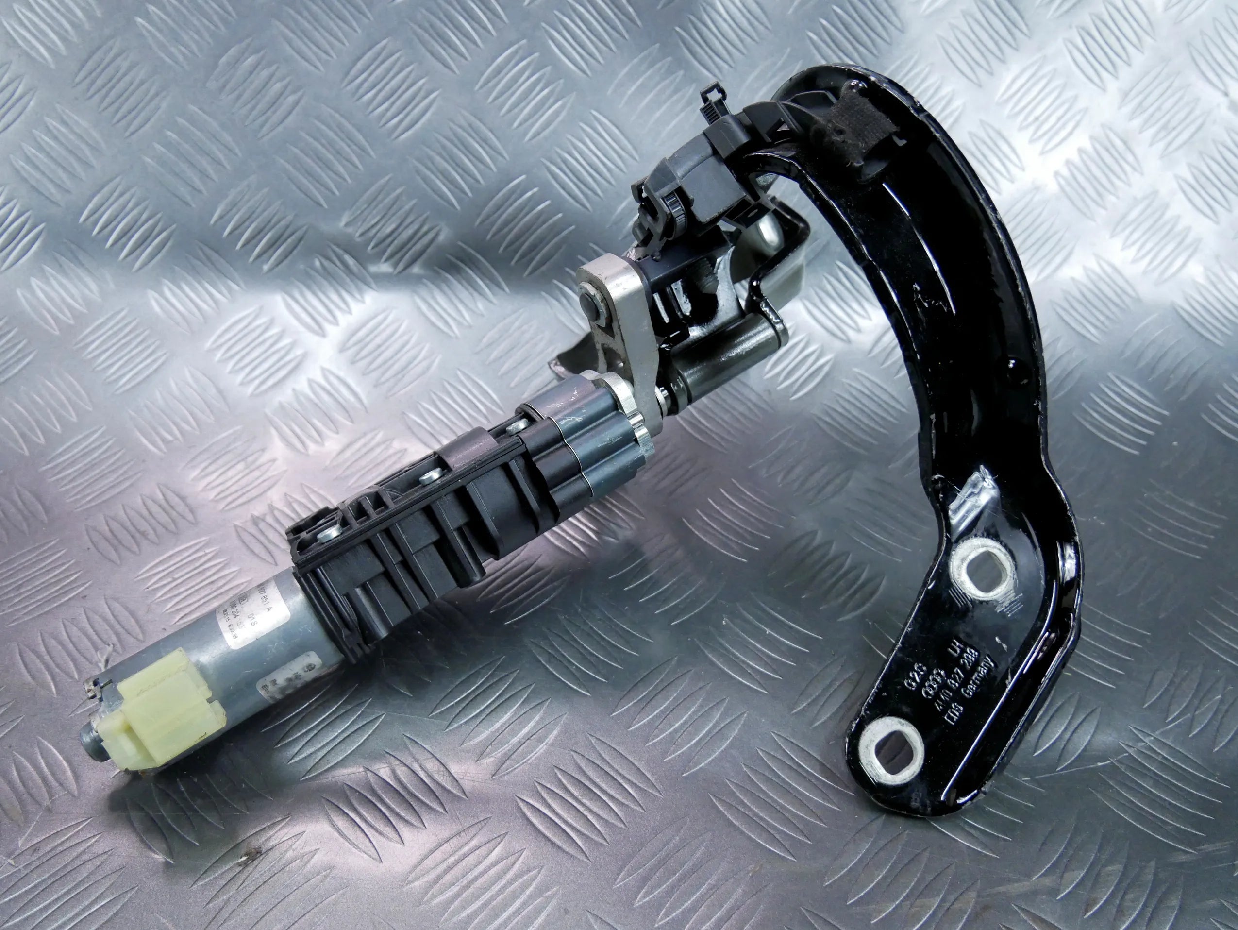 Zawias siłownik klapy elektrycznej lewy 4M0827851A AUDI Q7 4M
