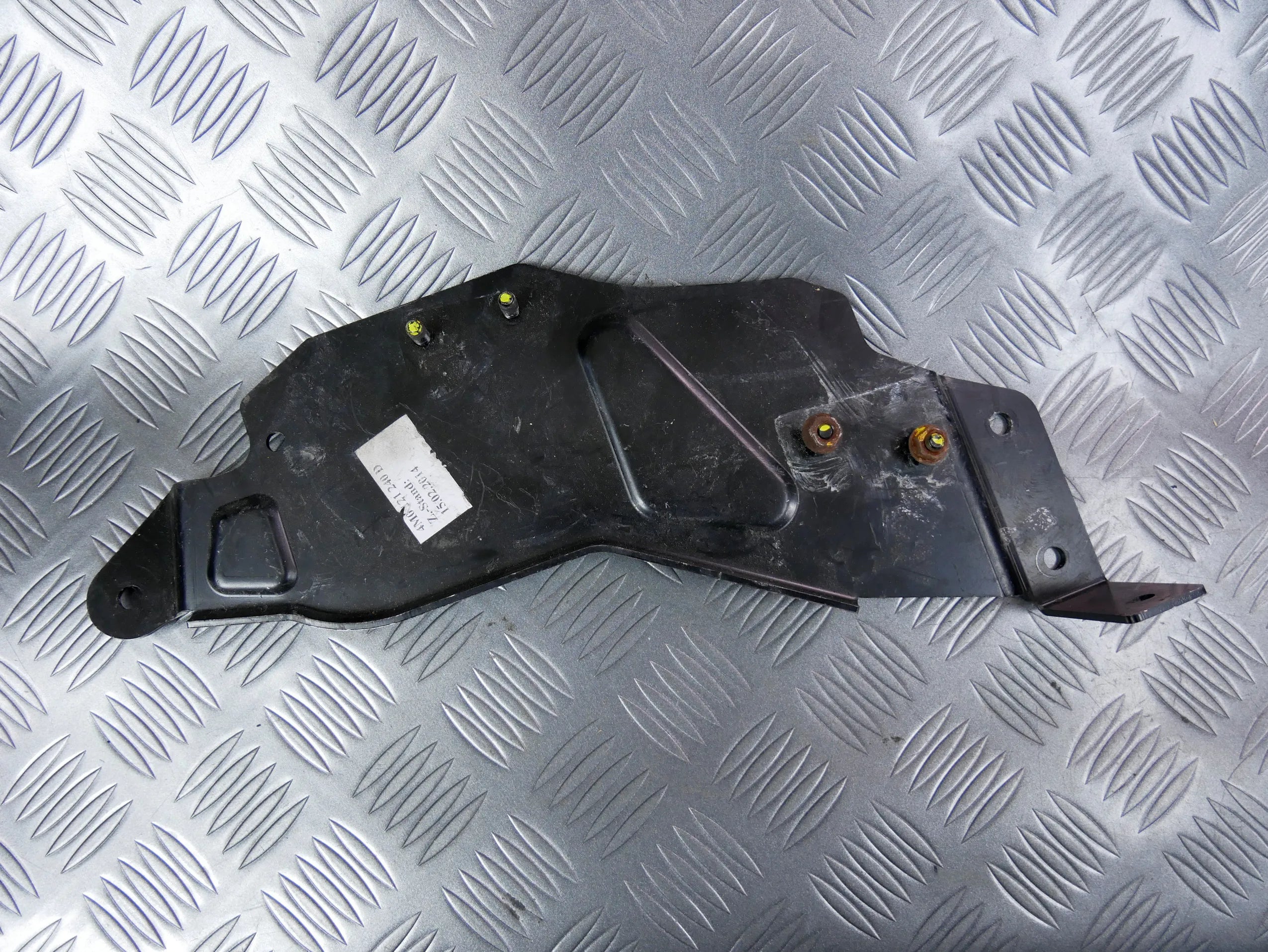 Mocowanie pompy wody 4M0121240D AUDI Q7 4M E-TRON