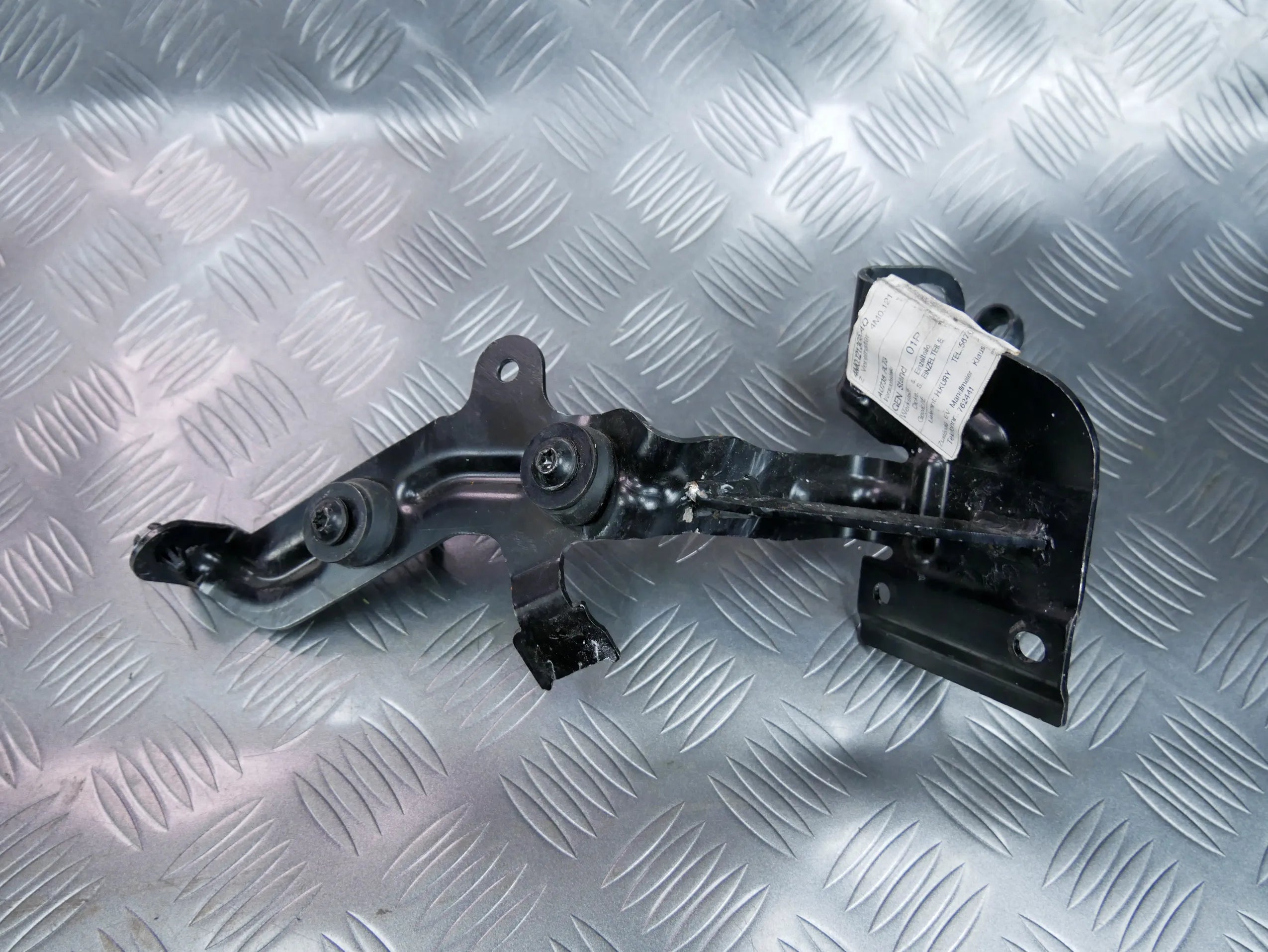 Mocowanie pompy wody 4M0121305AQ AUDI Q7 4M E-TRON