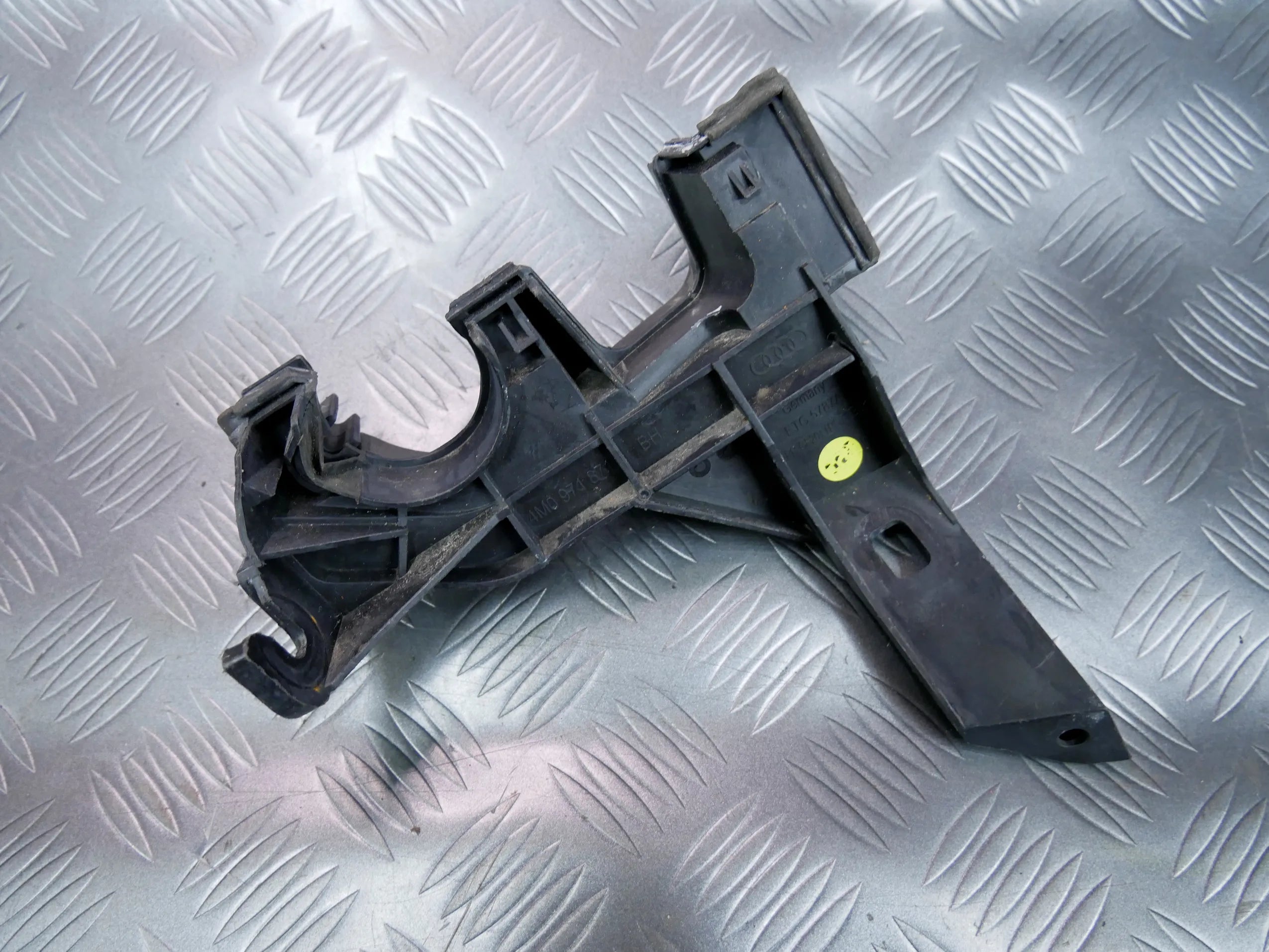 Mocowanie podszybia 4M0971871 AUDI Q7 4M