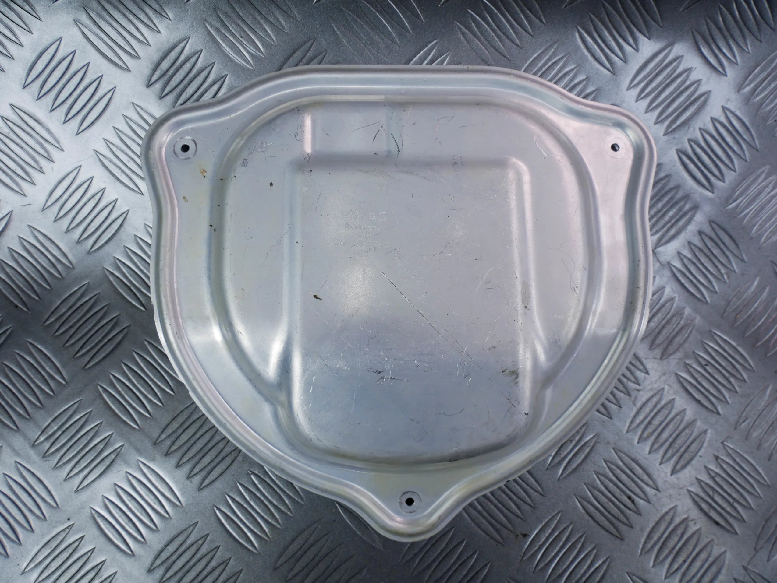 Osłona dekiel pokrywa pompy paliwa 4M0805778B AUDI Q7 4M