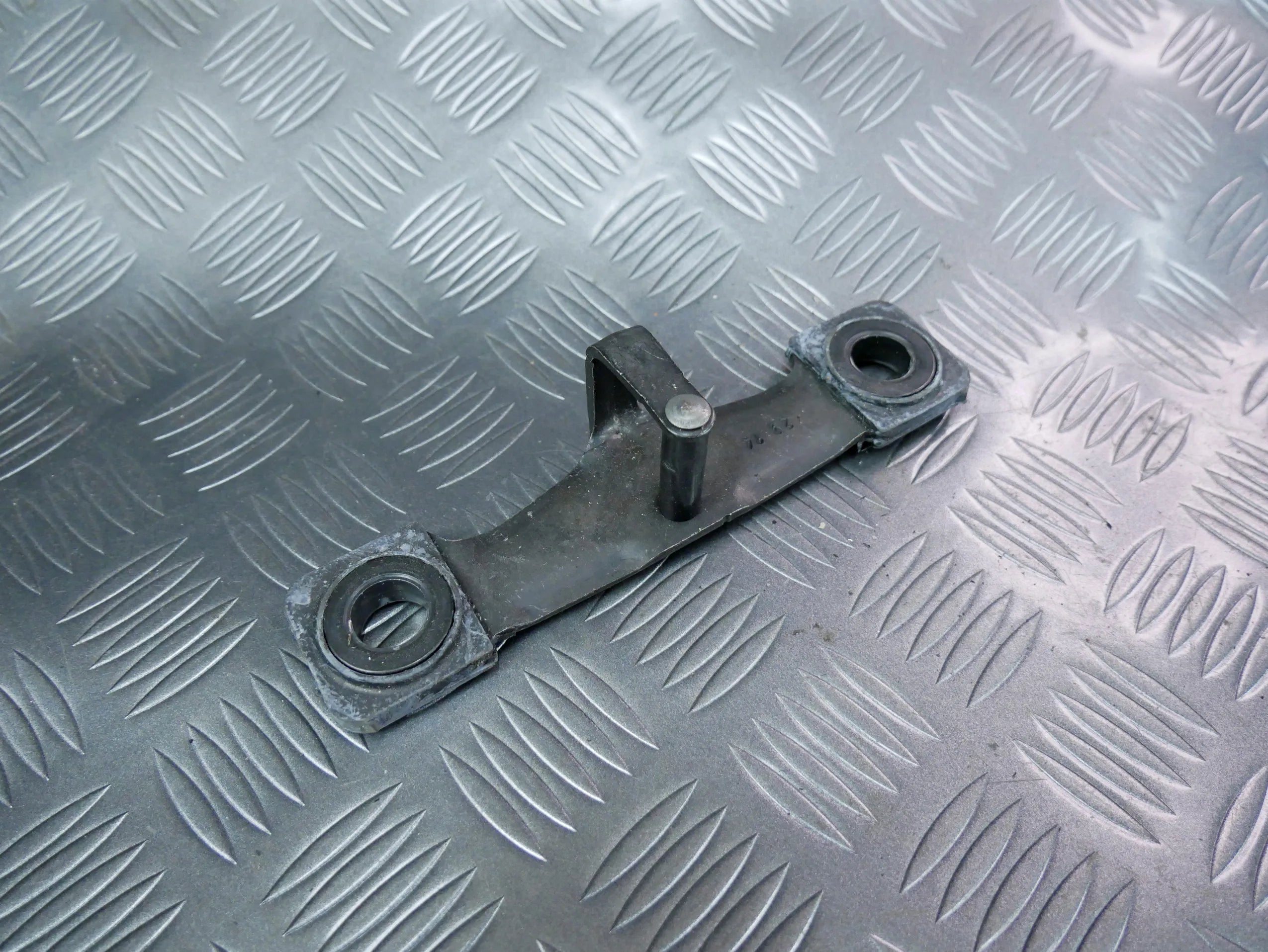 Zamek rygiel klapy tył 8V0827507E AUDI Q7 4M