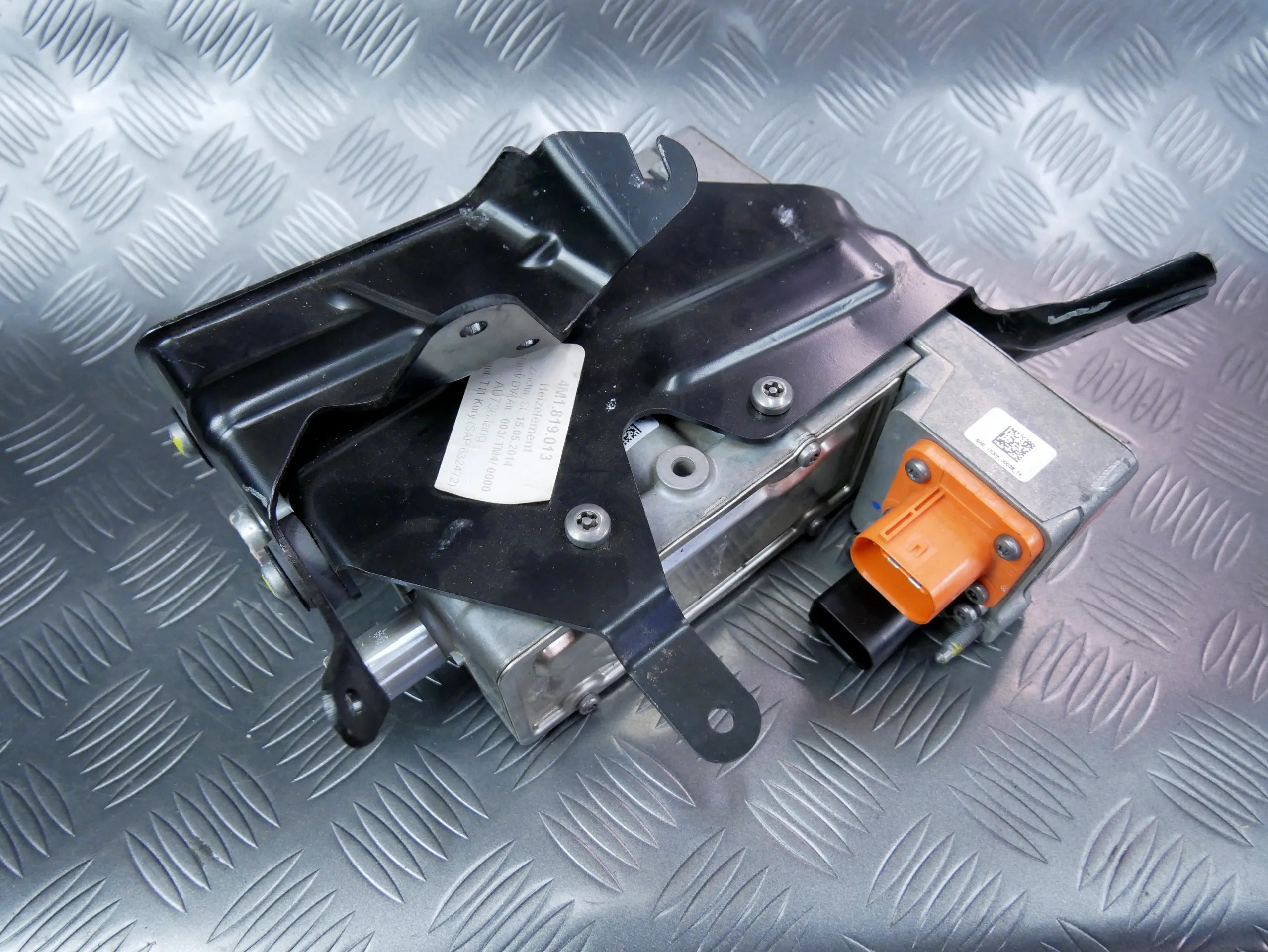 Wymiennik ciepła 12E963231E 4M1819013 AUDI Q7 4M E-TRON