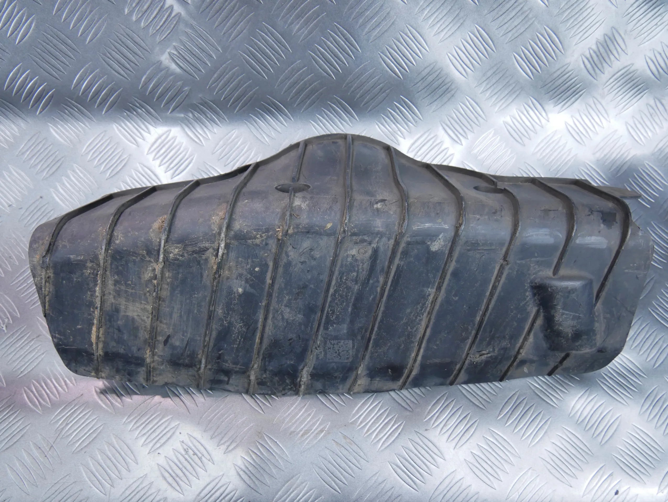 Osłona podwozia wahacza tył tylna lewa 4M0505415 AUDI Q7 4M