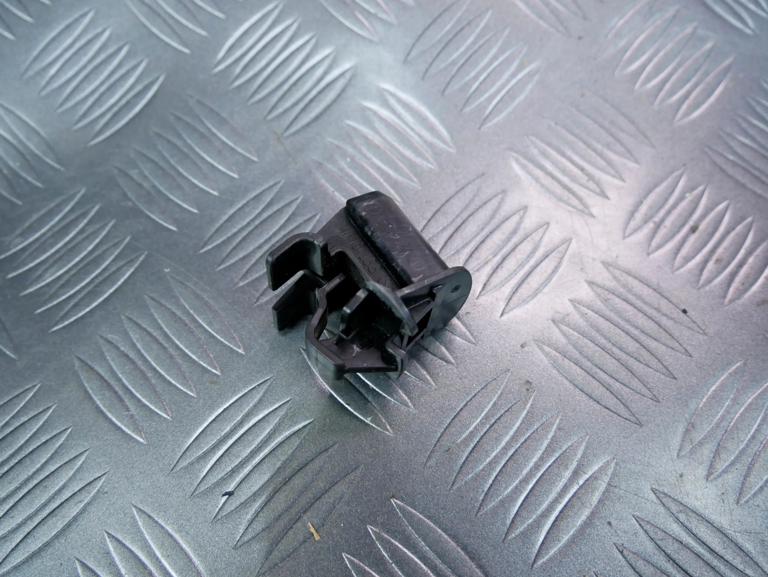 Uchwyt mocowanie filtra powietrza 4M0133615 AUDI Q7 4M