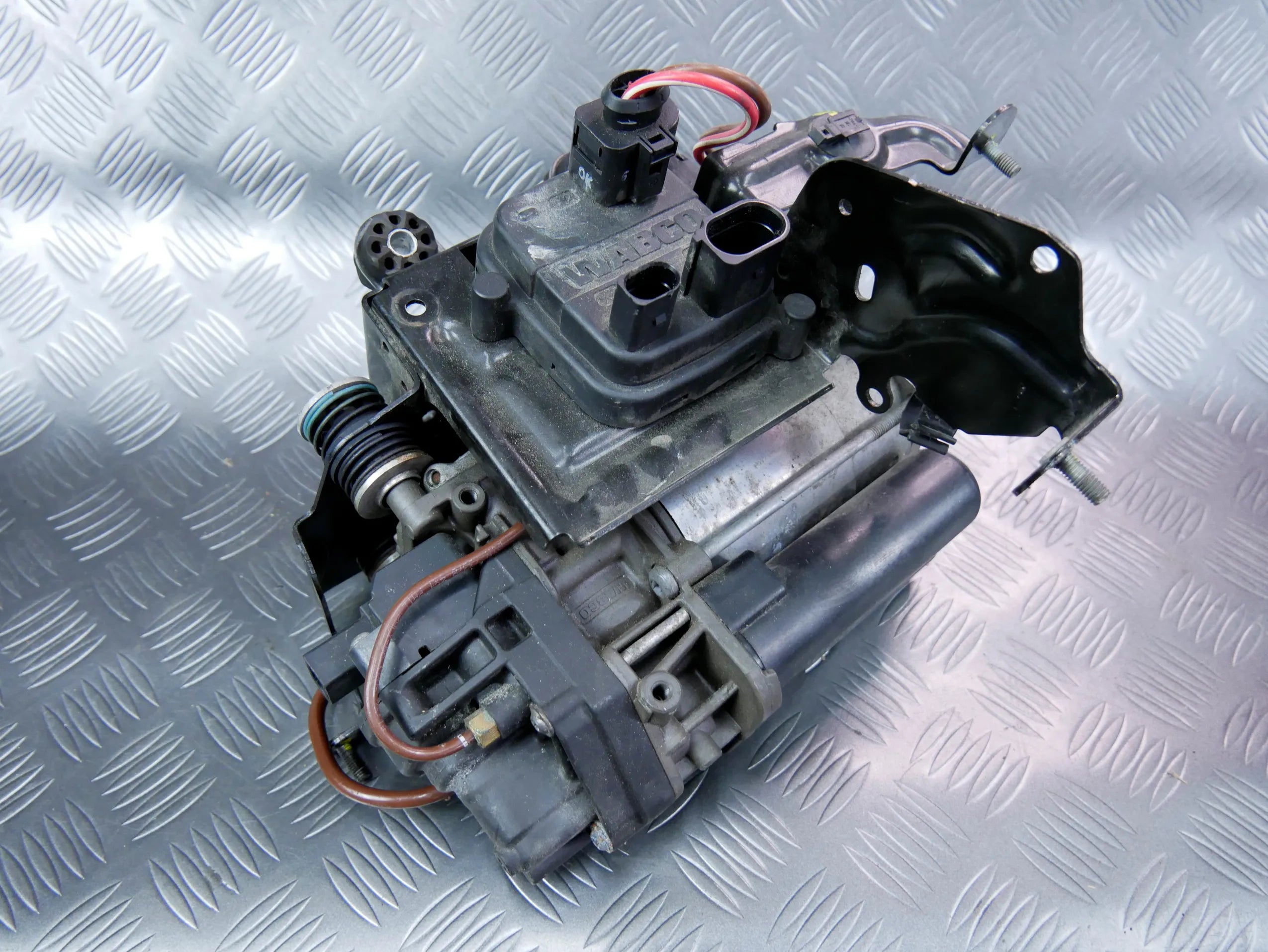 Kompresor zawieszenia 4M0616005E AUDI Q7 4M