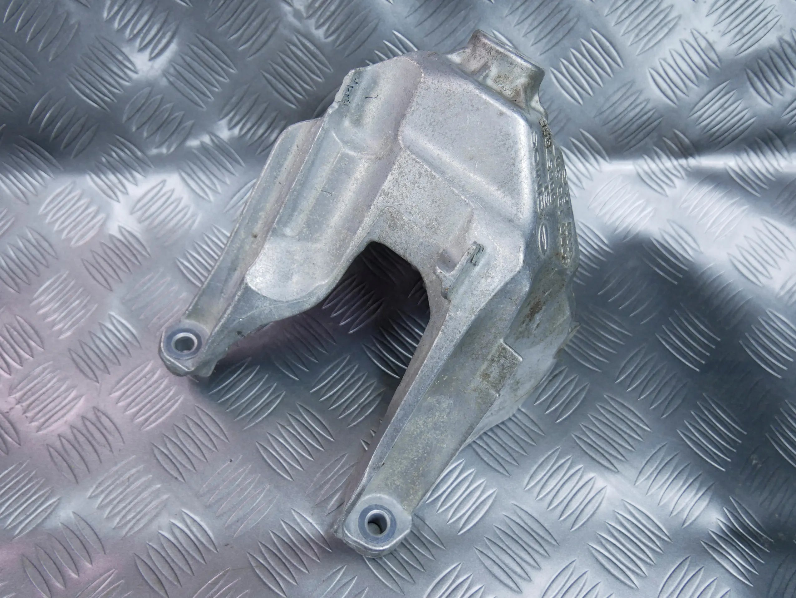 Łapa podpora silnika lewa 4M0199307AS AUDI Q7 4M 2.0 TFSI