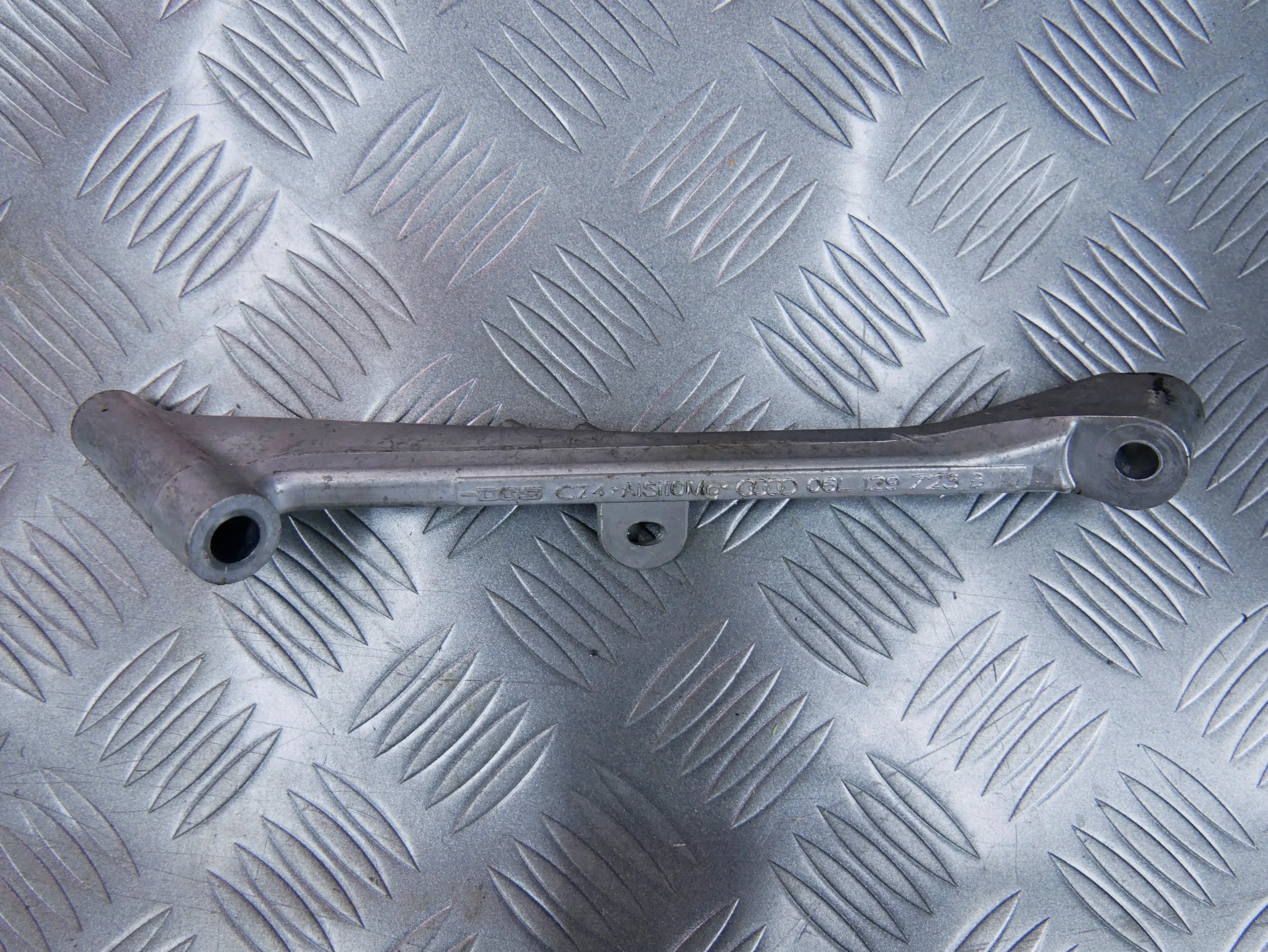 Mocowanie wspornik kolektora 06L129723B AUDI Q7 4M 2.0 TFSI