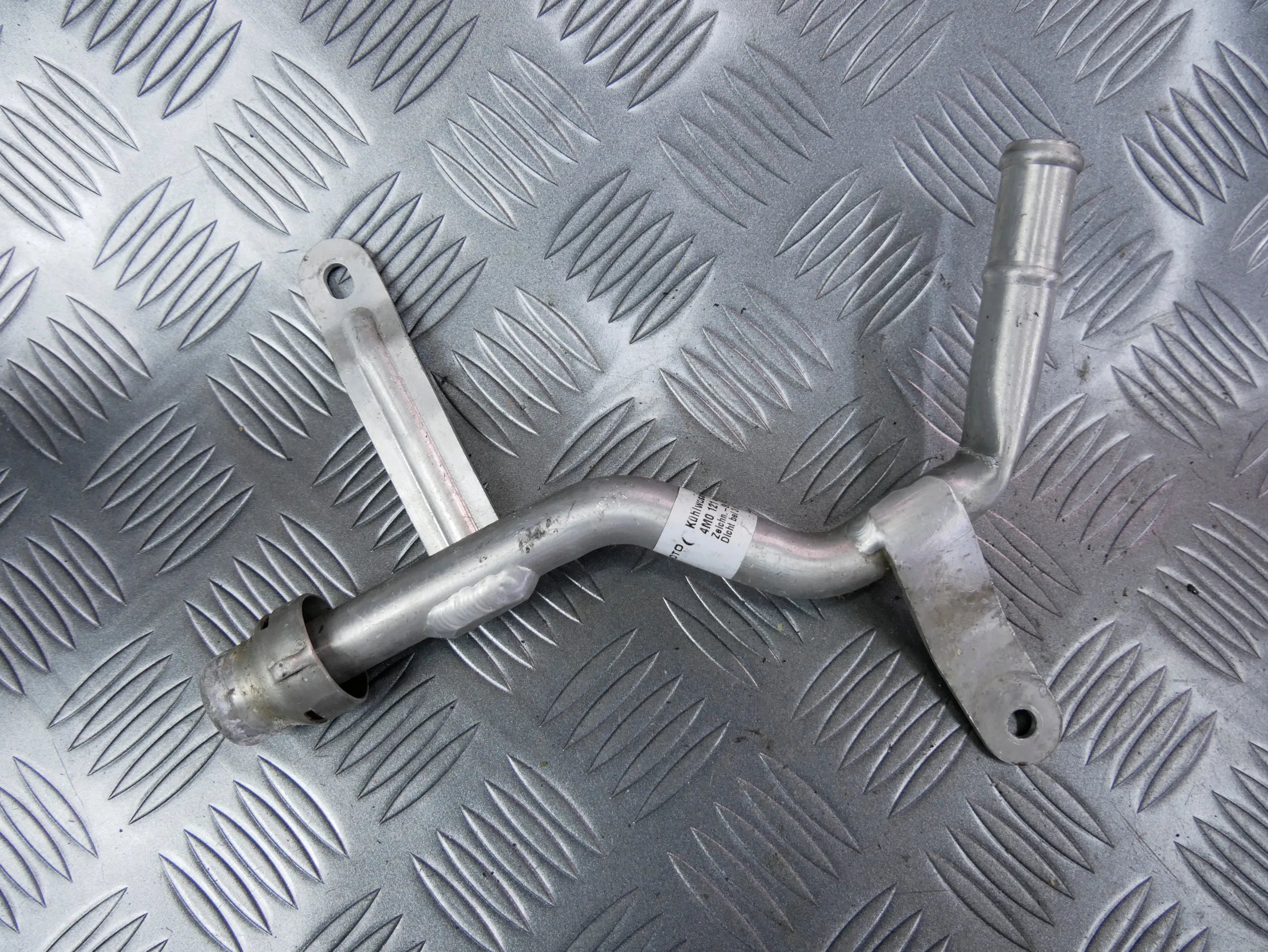 Rurka wody przewód chłodzenia 4M0121485CB AUDI Q7 4M 2.0 TFSI