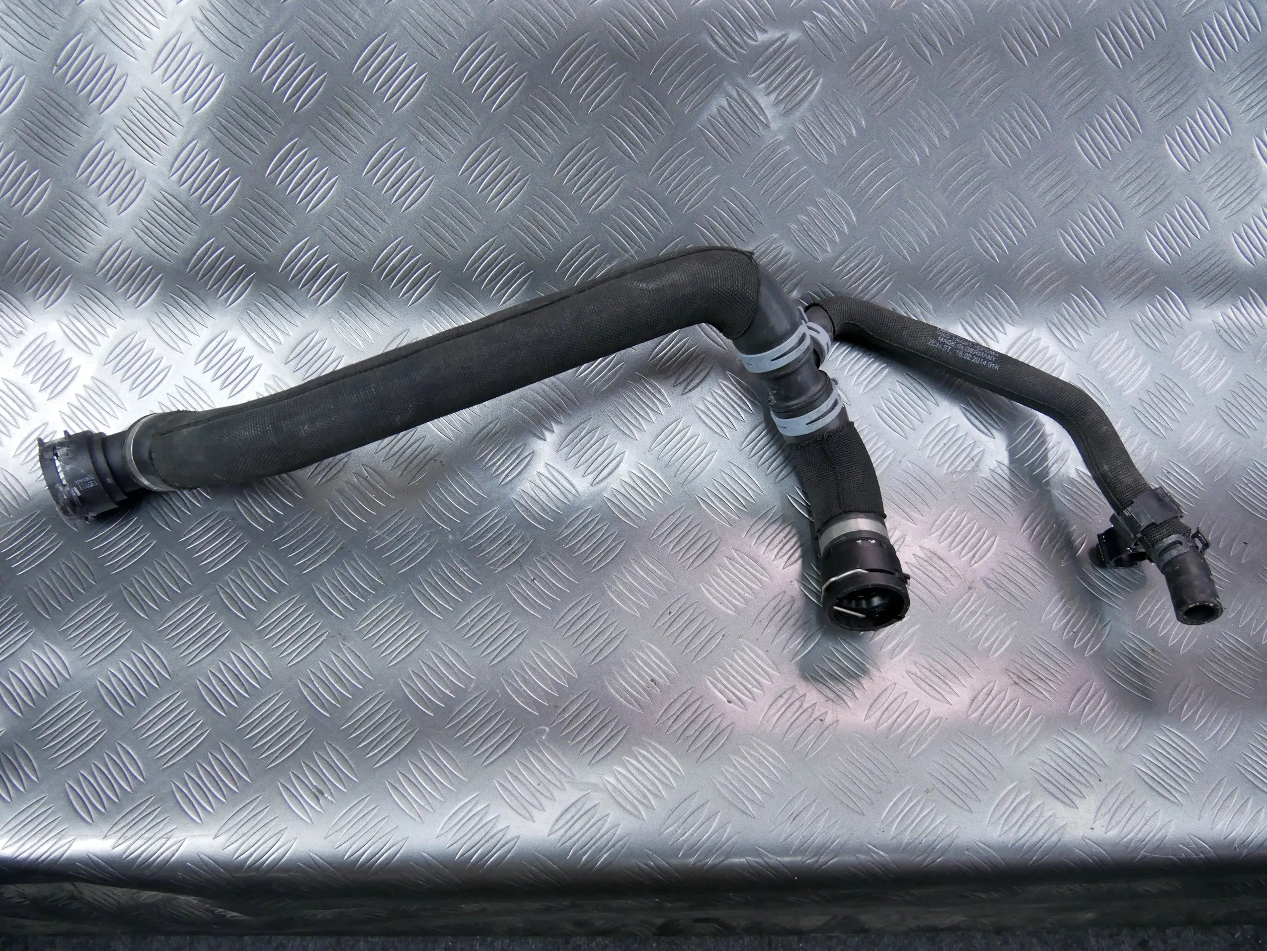 Rura wąż wody 4M0122101CE AUDI Q7 4M 2.0 TFSI