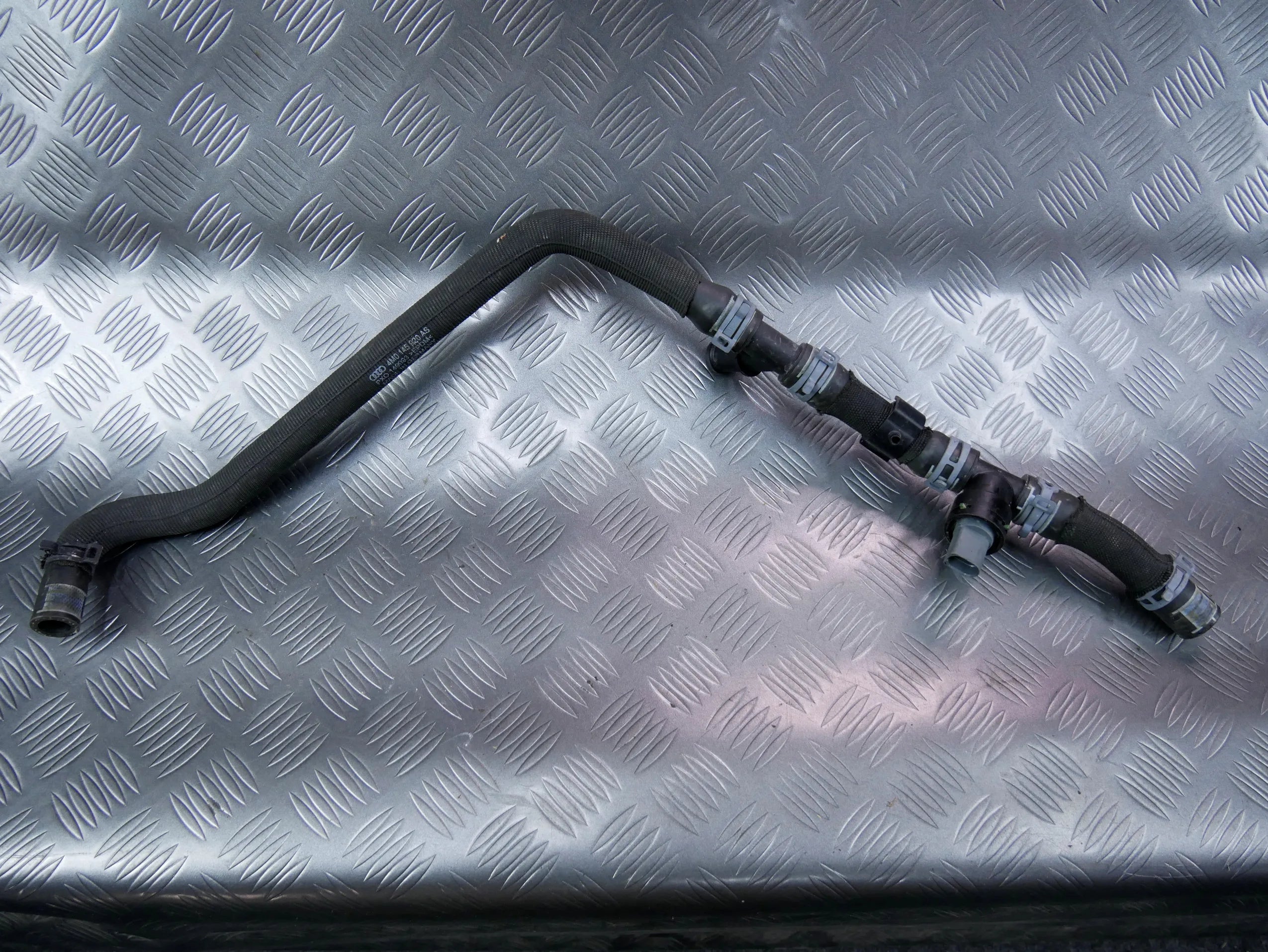 Rura wąż wody 4M0145920AS AUDI Q7 4M 2.0 TFSI