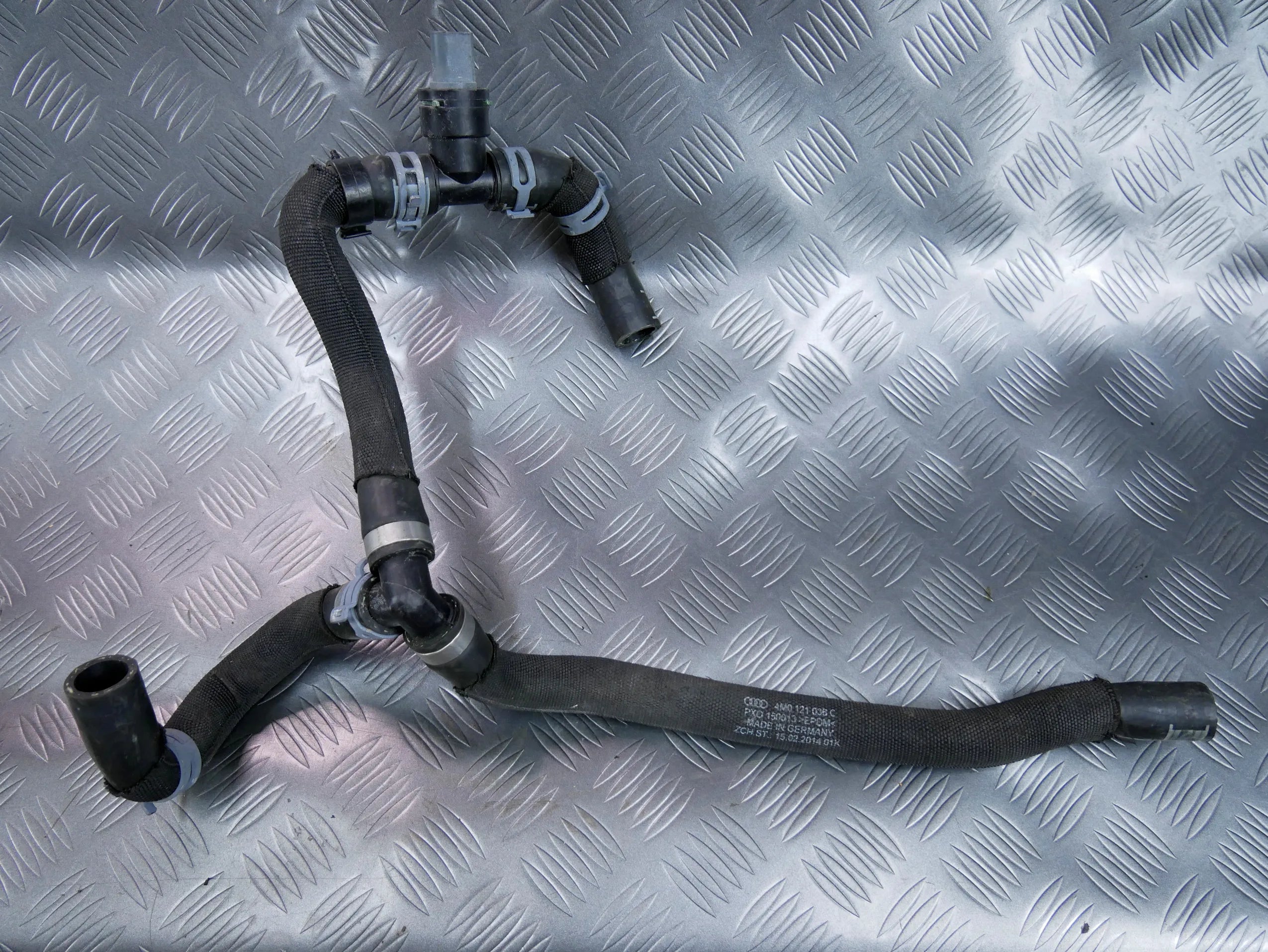 Rura wąż wody 4M0121036C AUDI Q7 4M 2.0 TFSI