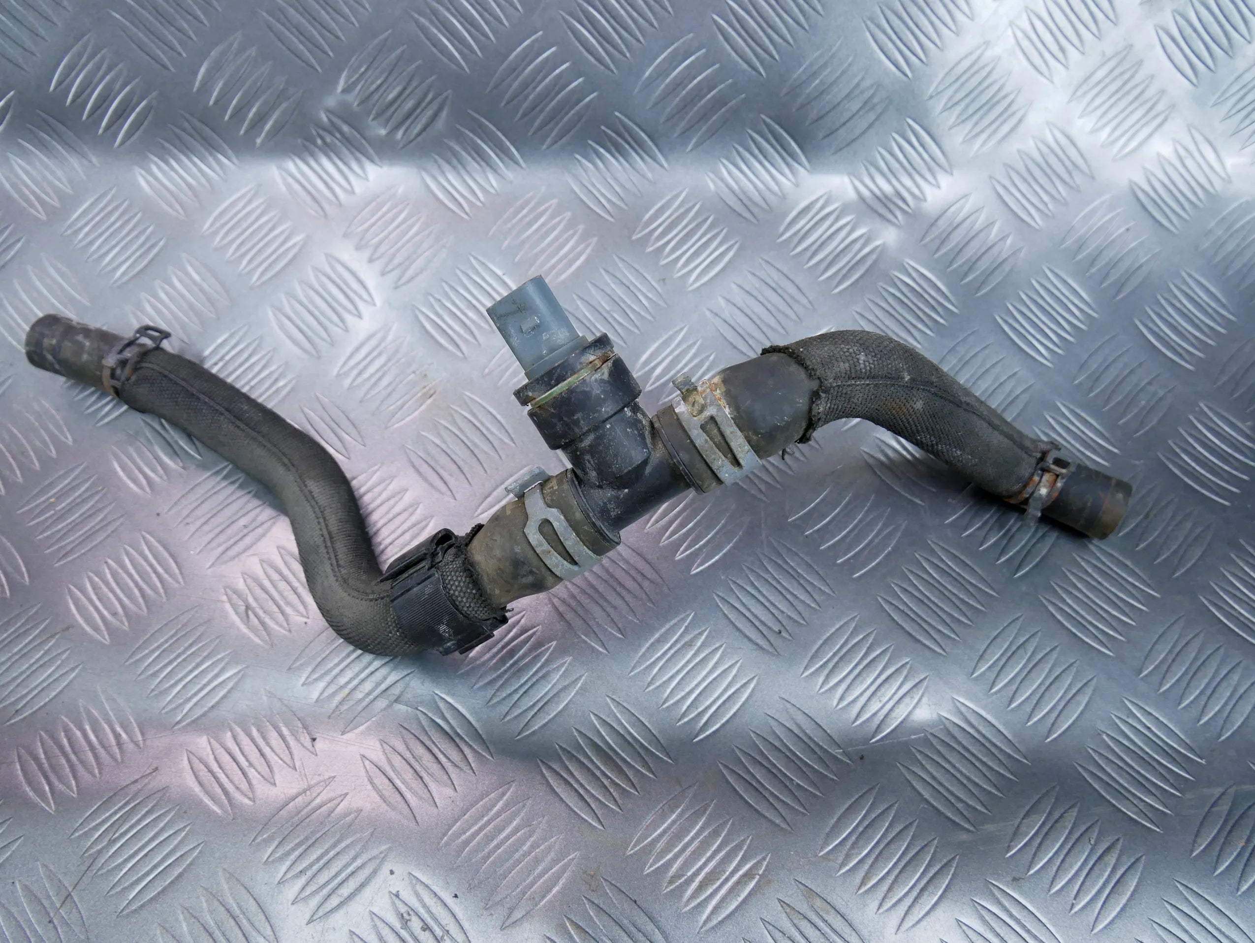 Rura wąż wody 4M0819552G AUDI Q7 4M 2.0 TFSI