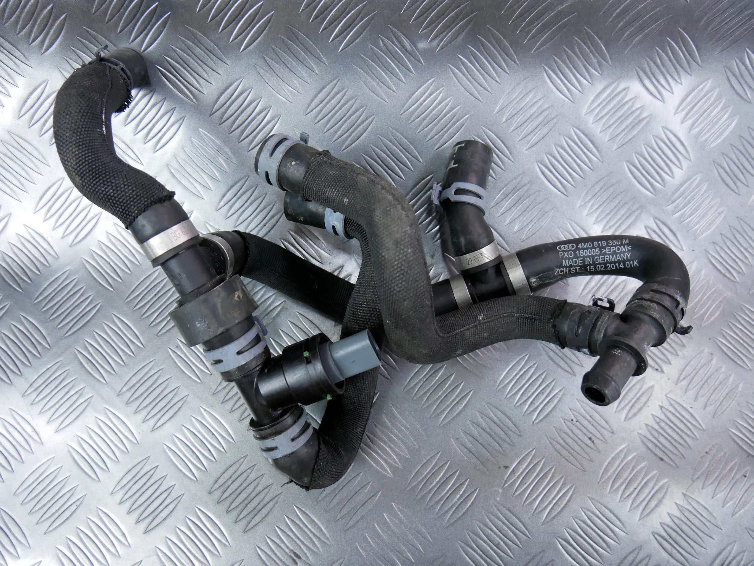 Rura wąż wody 4M0819350M AUDI Q7 4M 2.0 TFSI