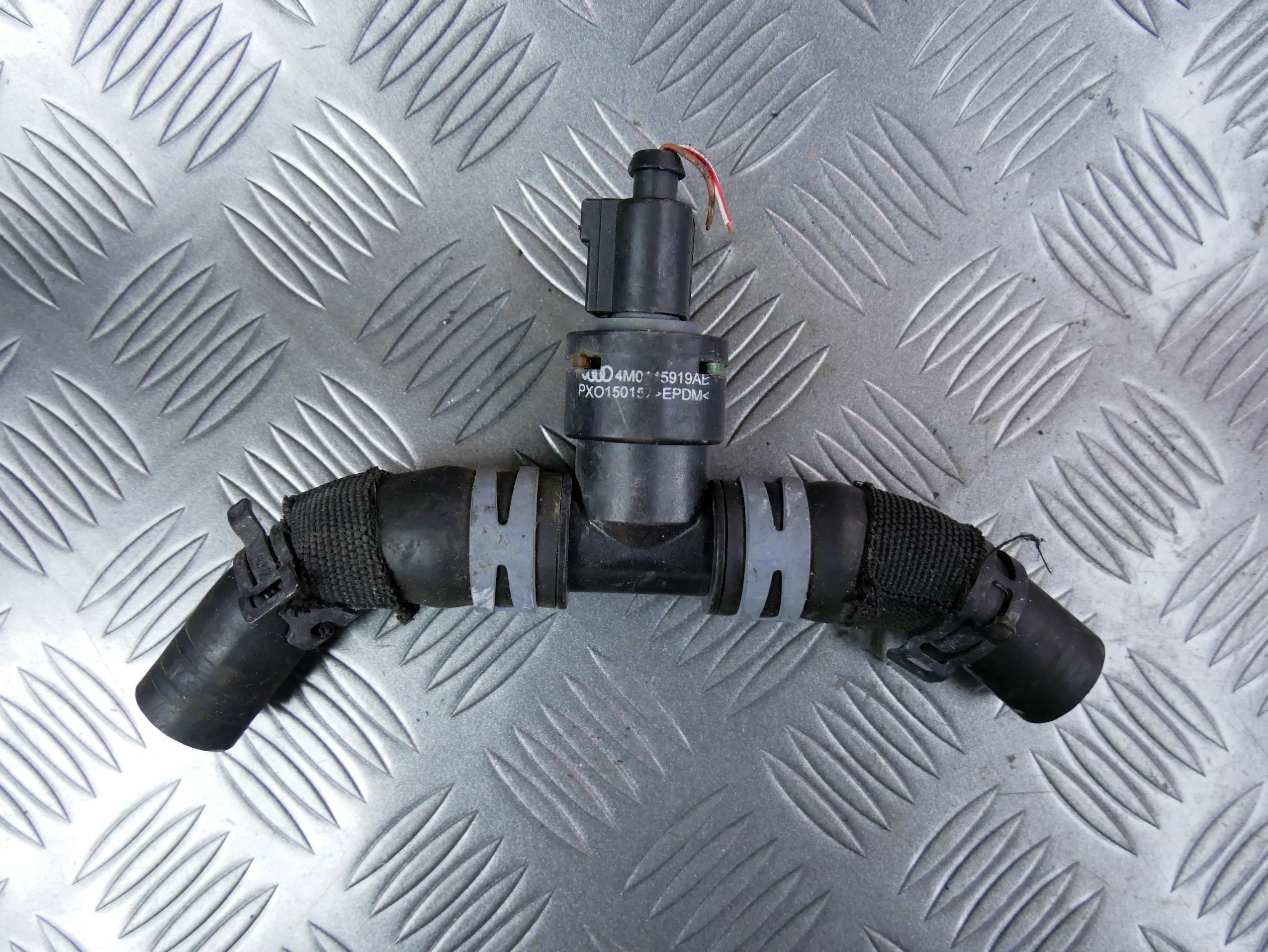 Rura wąż wody 4M0145919AE AUDI Q7 4M 2.0 TFSI
