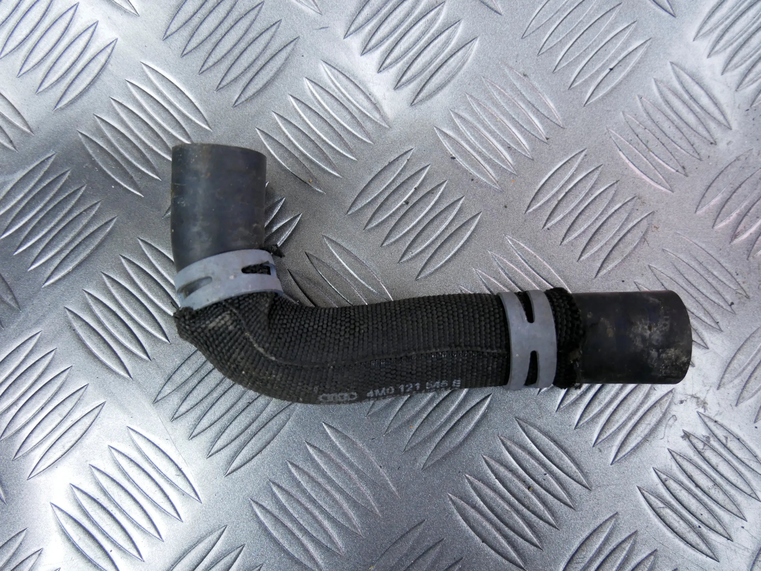 Rura wąż wody 4M0121545E AUDI Q7 4M 2.0 TFSI