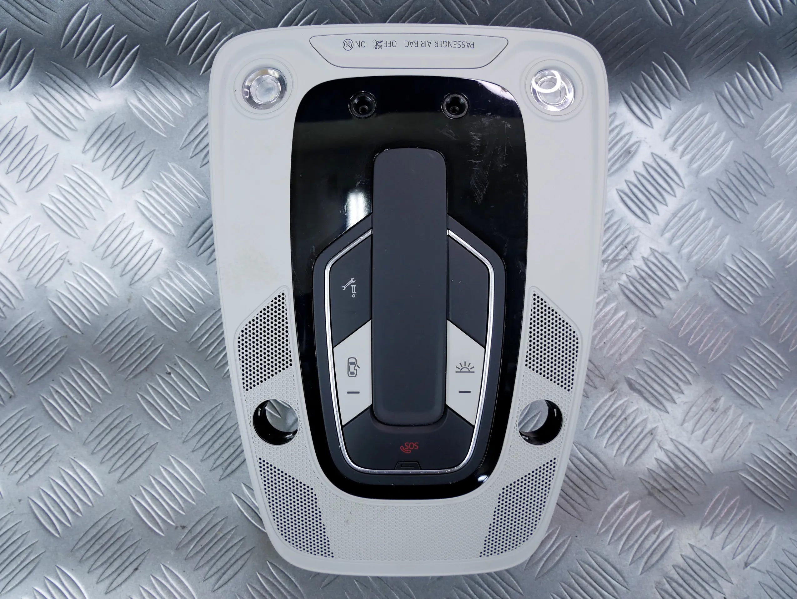 Lampka podsufitki 4K0947135H AUDI Q7 4M