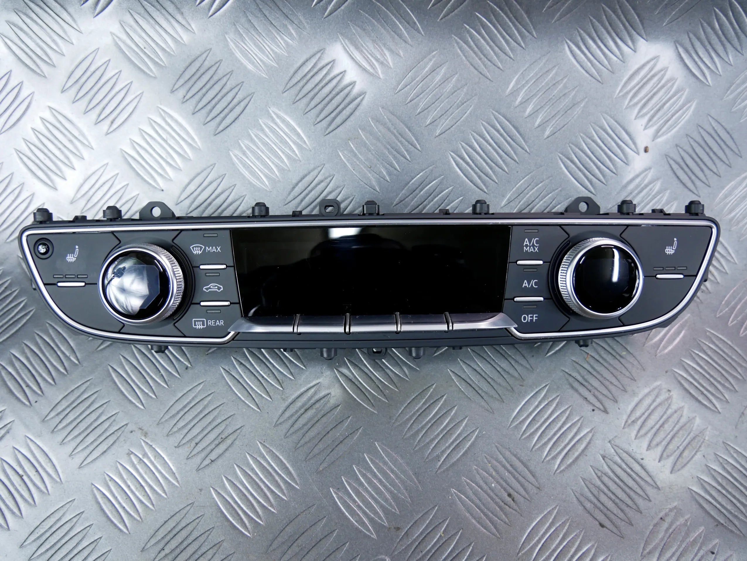 Panel klimatyzacji przód 4M0820043D AUDI Q7 4M