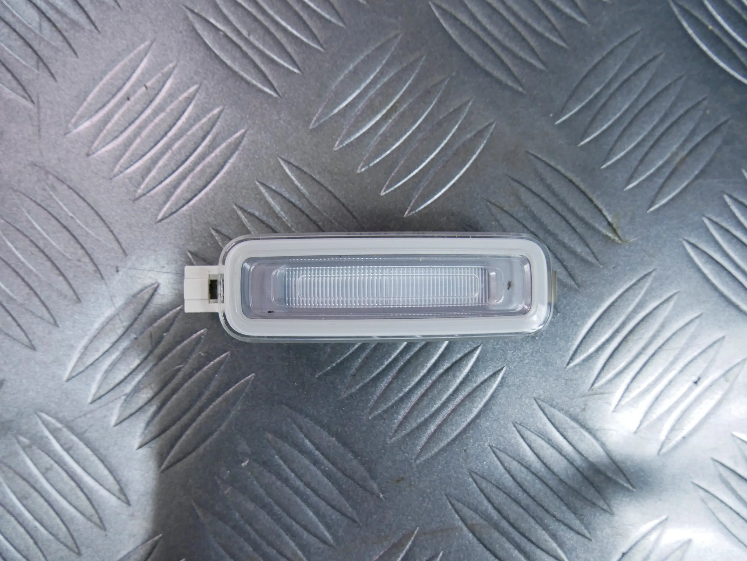 Lampka kabinowa podsufitki 4M0947105 AUDI Q7 4M