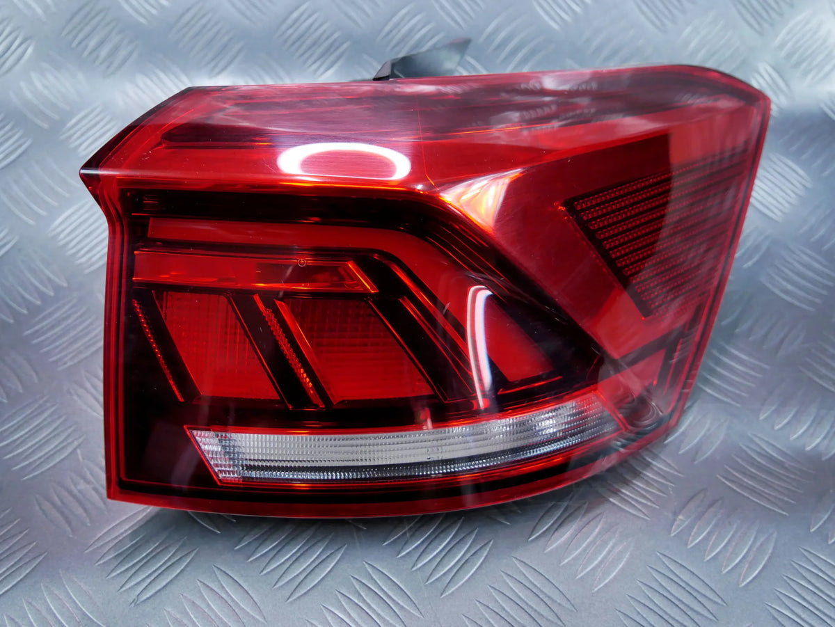 Lampa tył tylna prawa 2GA945096D VW T-ROC