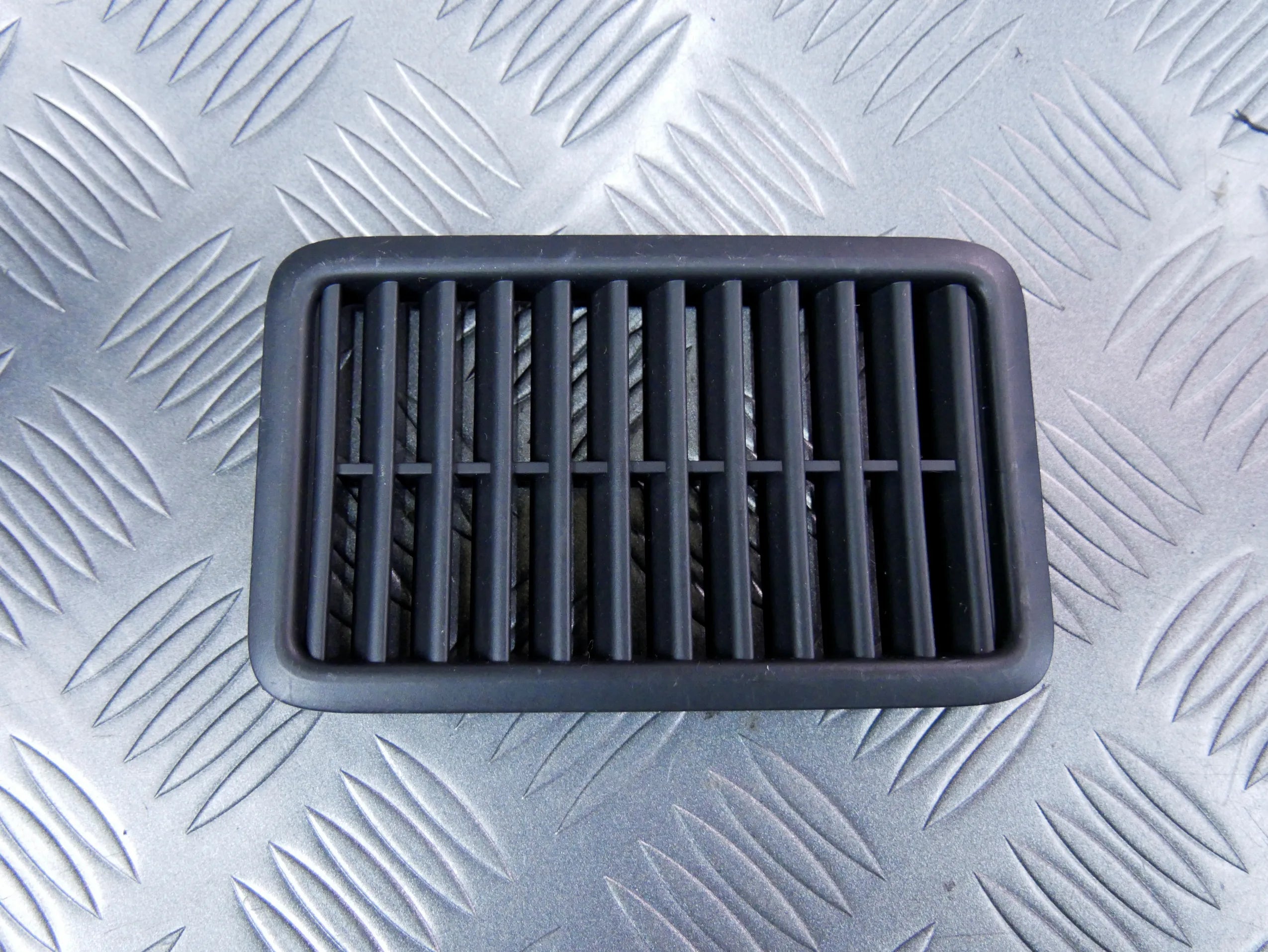 Kratka powietrza tapicerki 8S0862923 AUDI TT 8S