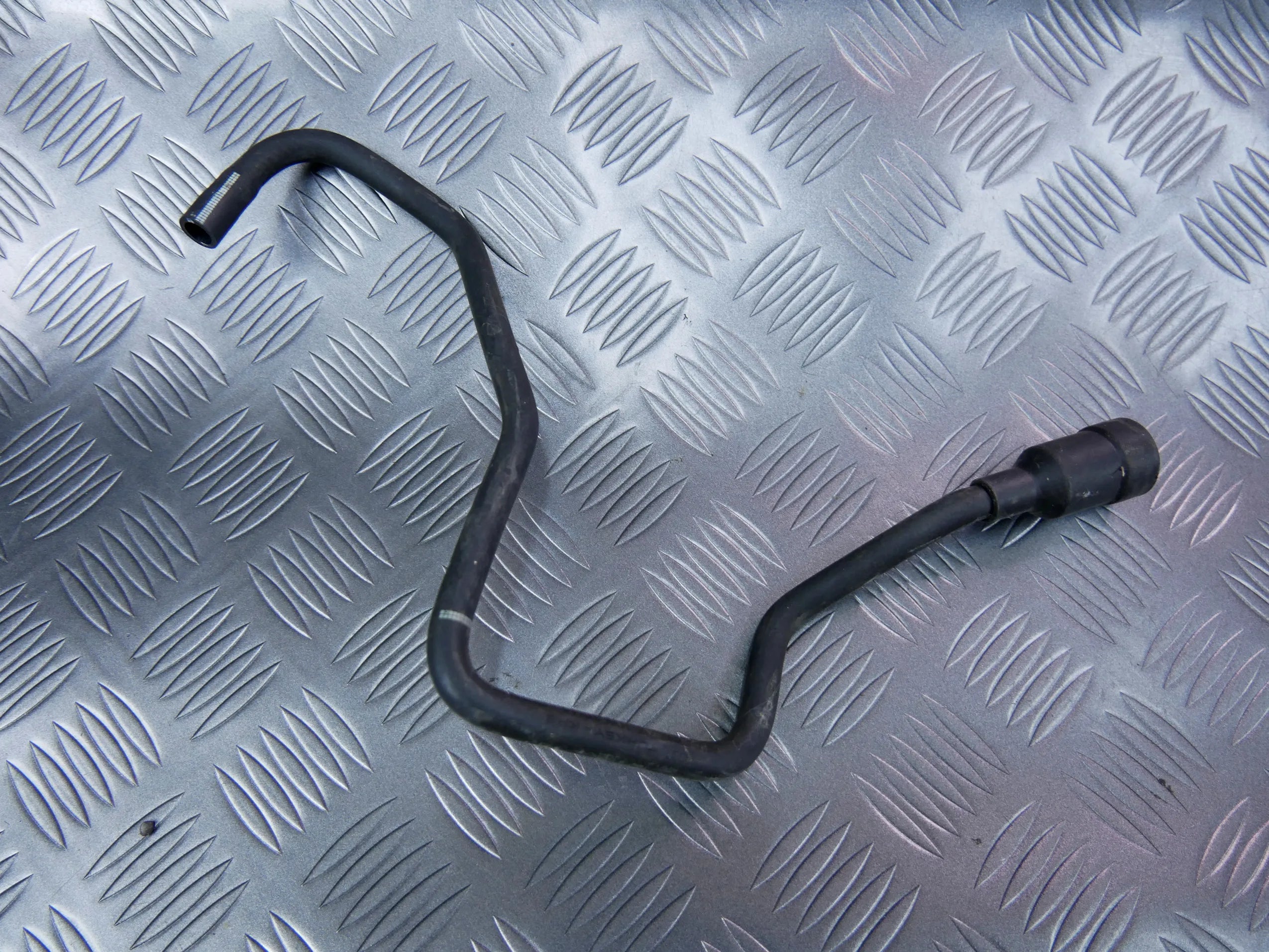 Wąż odpowietrzenie lampy prawe 8S0941718 AUDI TT 8S