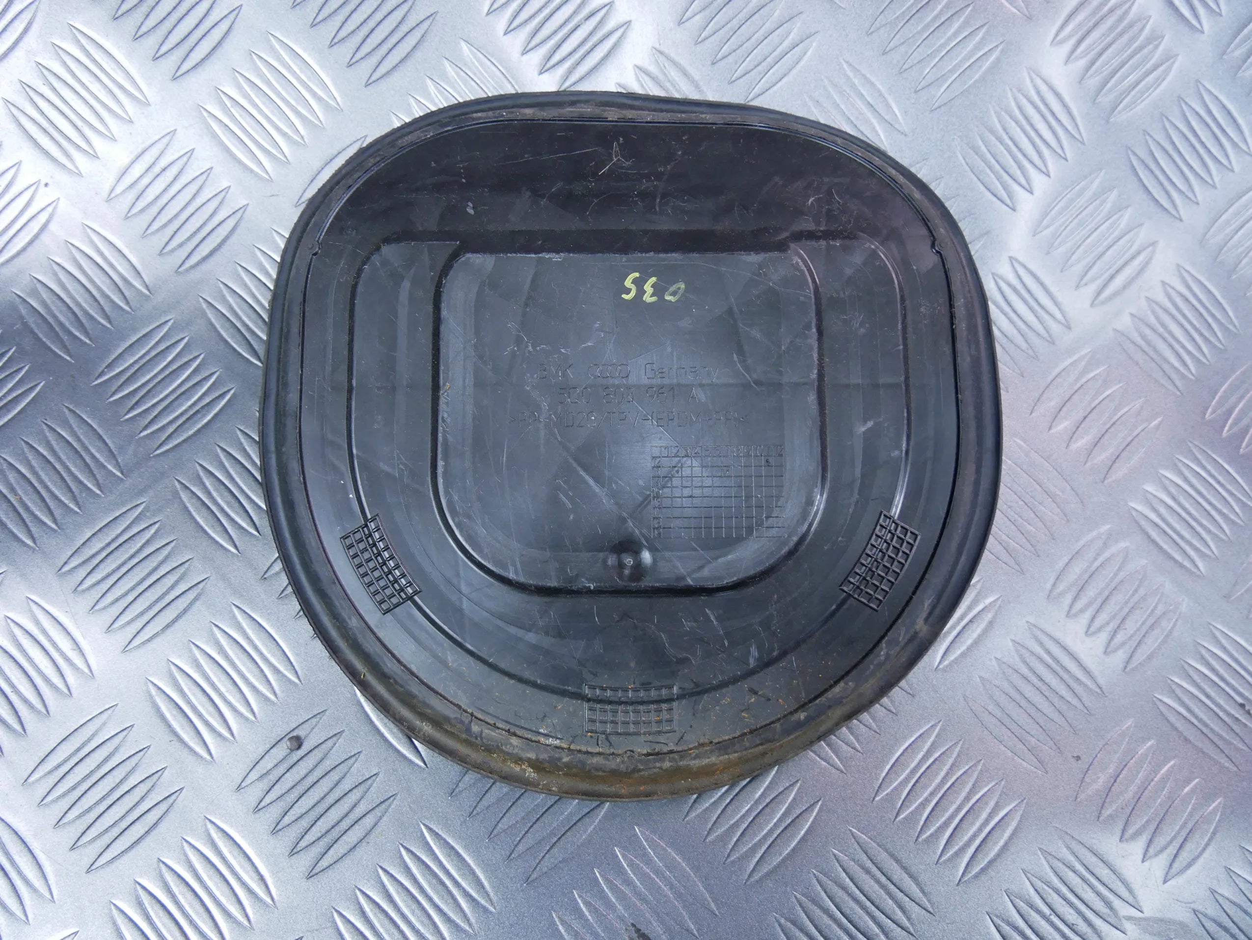 Osłona pokrywa zaślepka pompy paliwa 5Q0803961A AUDI TT 8S