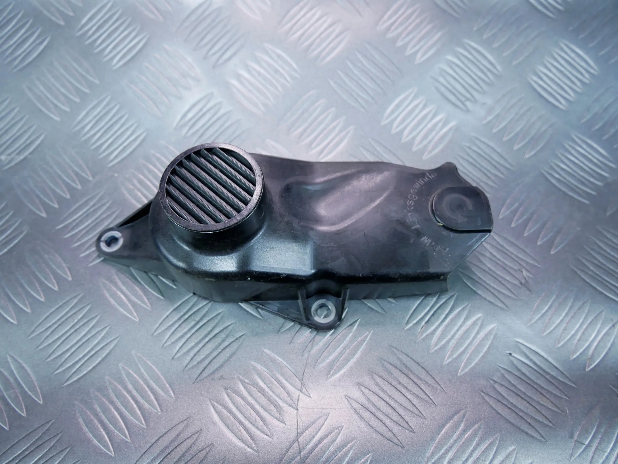 Osłona pompy wody 06K109121B AUDI TT 8S 2.0 TFSI