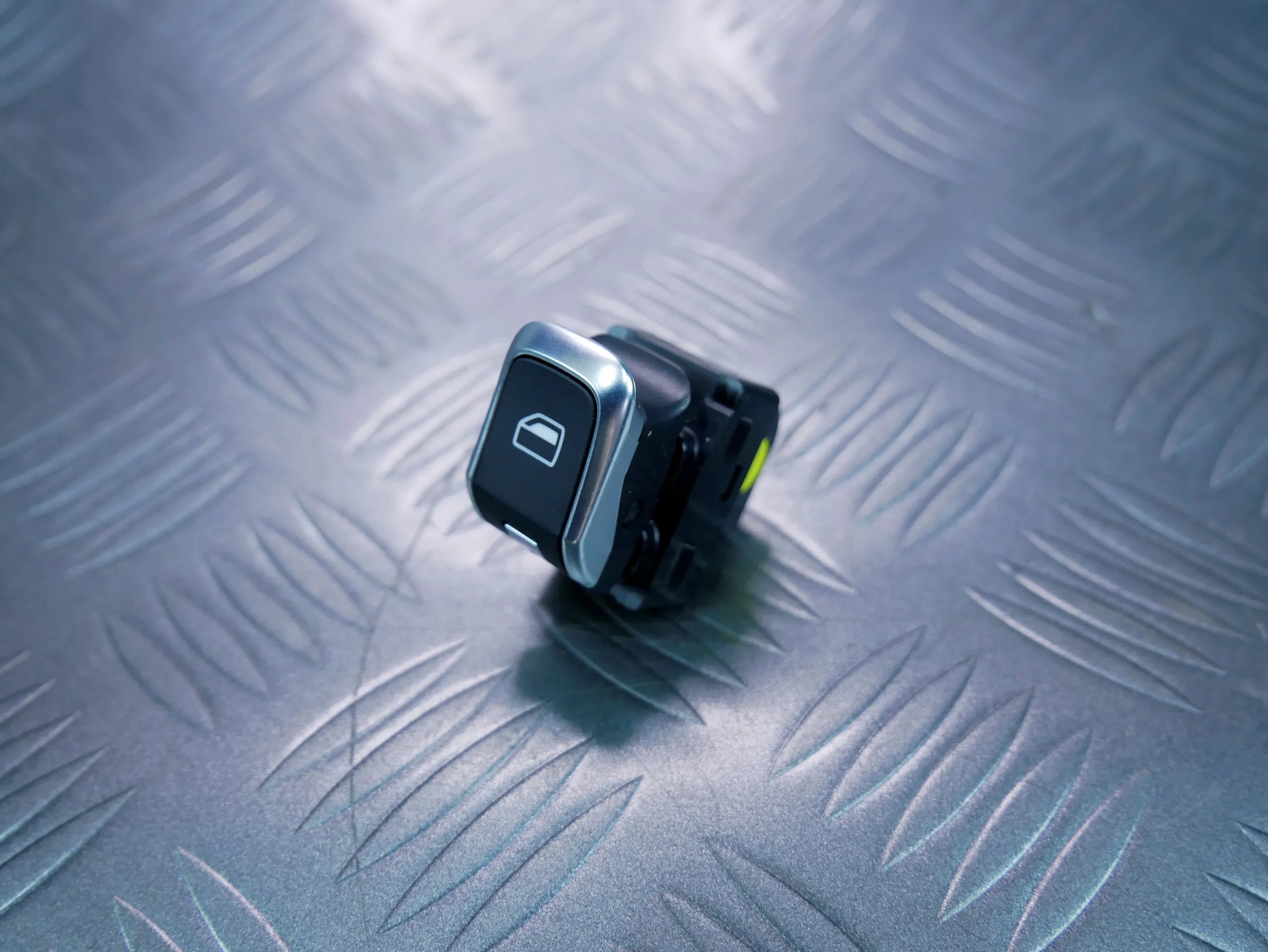 Przycisk opuszczania szyby 8V0959855A AUDI TT 8S