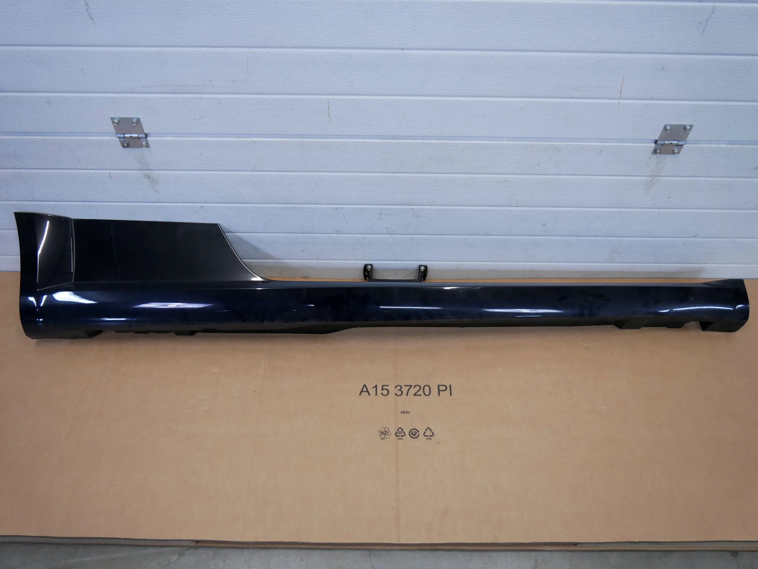 Listwa progowa prawa 8S0853856 LY9B AUDI TT 8S