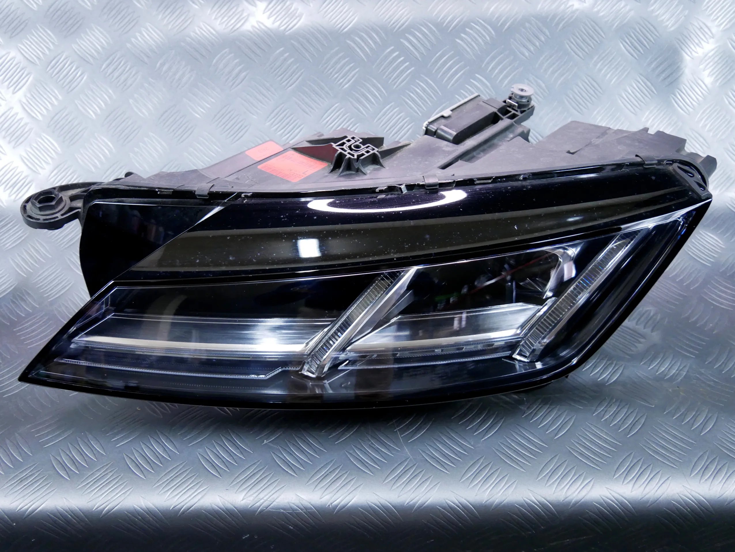 Lampa przód przednia lewa FULL LED 8S0941033 AUDI TT 8S