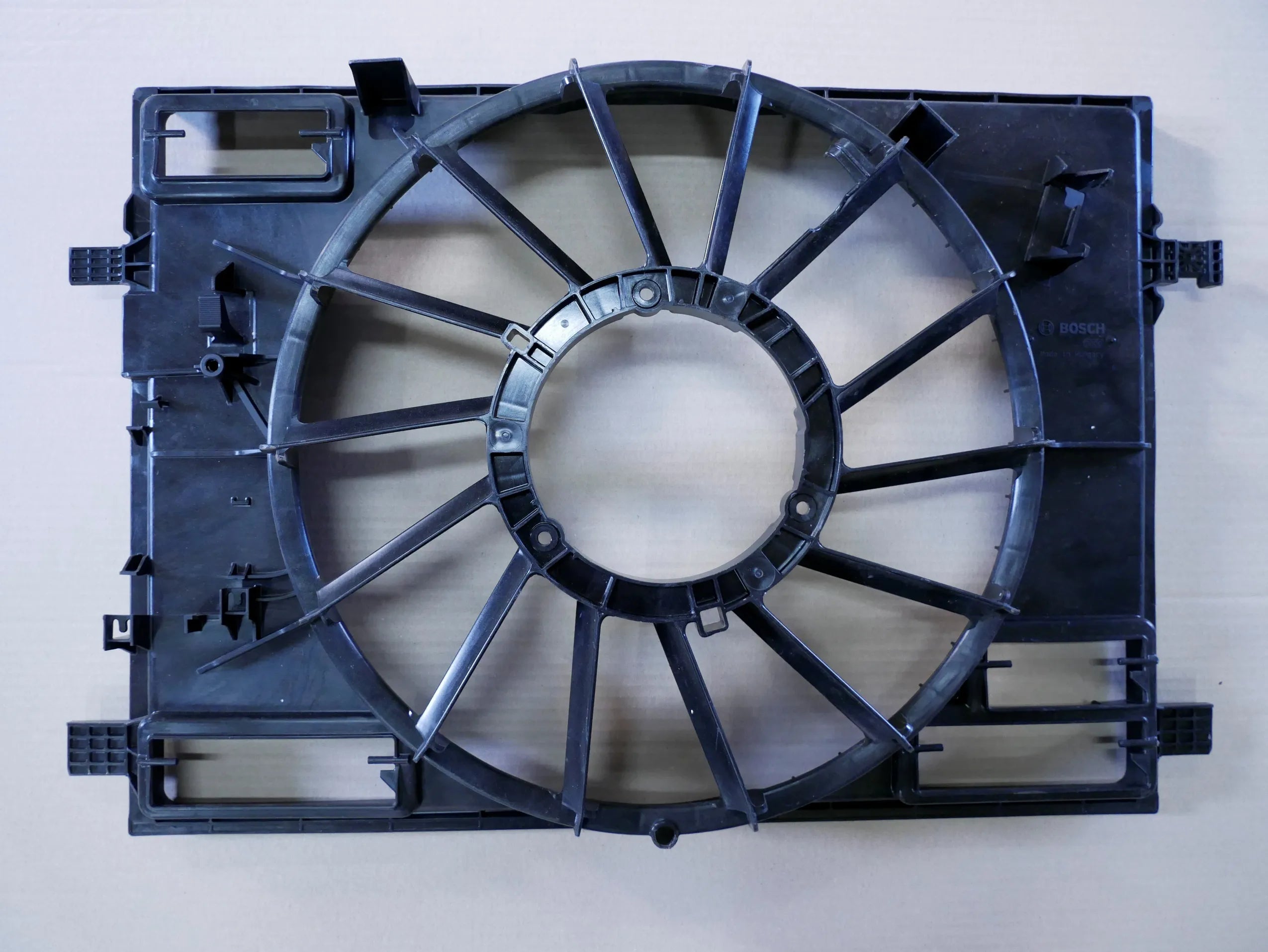 Obudowa wentylatora chłodnicy 974452991 313510405B RENAULT SCENIC E-TECH