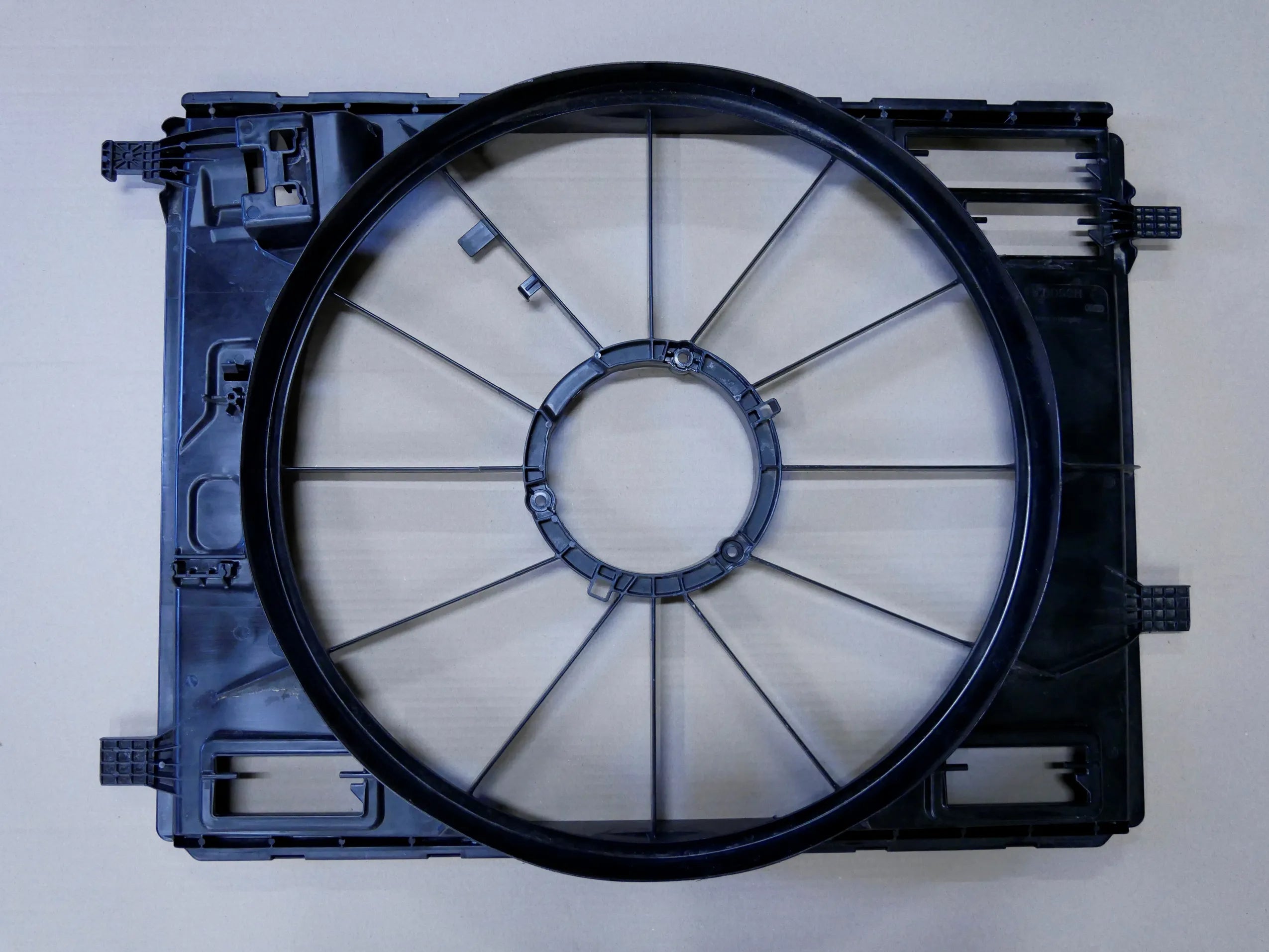 NOWA OEM obudowa wentylatora 3135104268 MERCEDESC W206 CLE A236