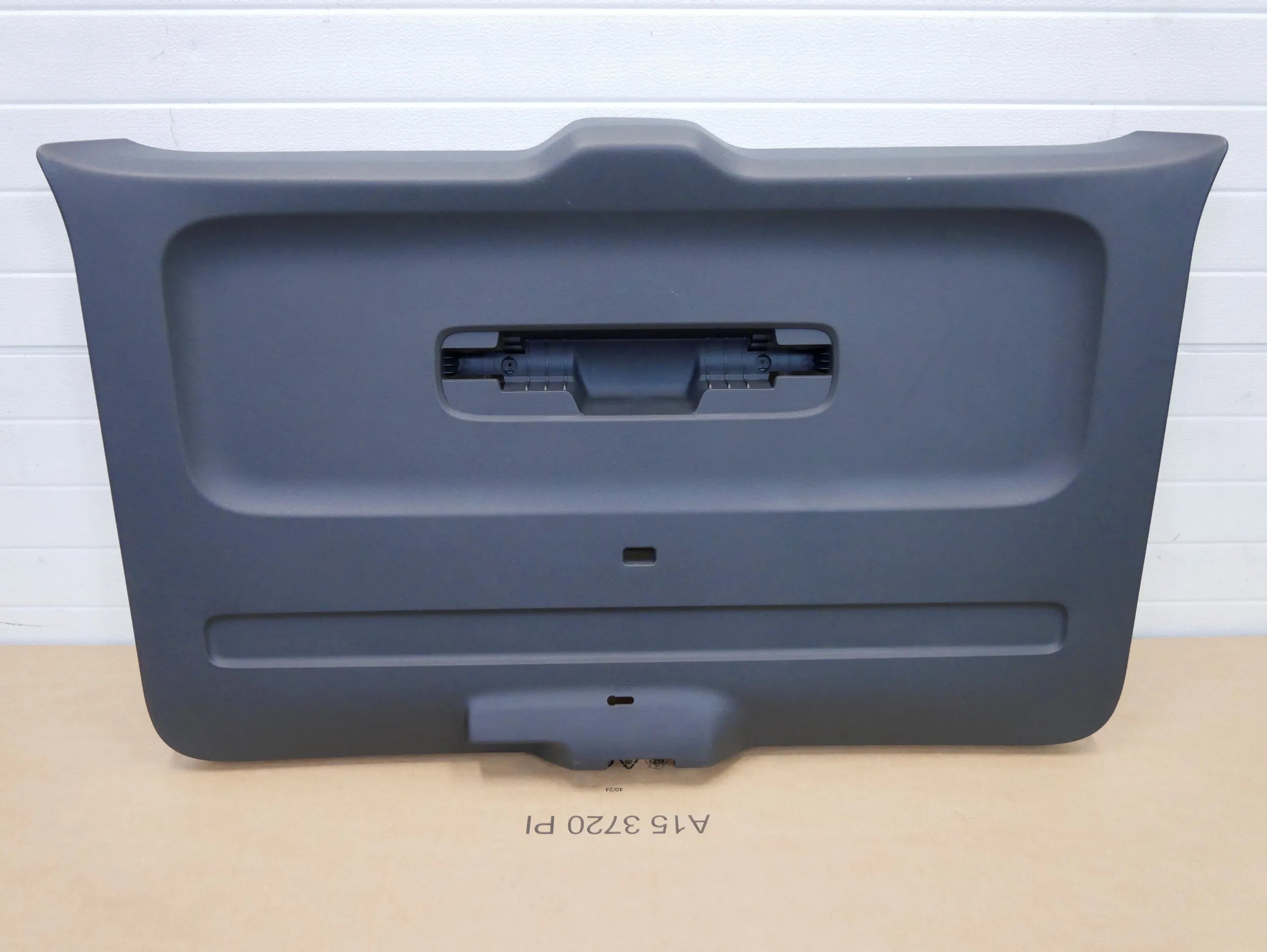 Tapicerka osłona tylnej klapy bagażnika 1T3867601A VW ID BUZZ CARGO