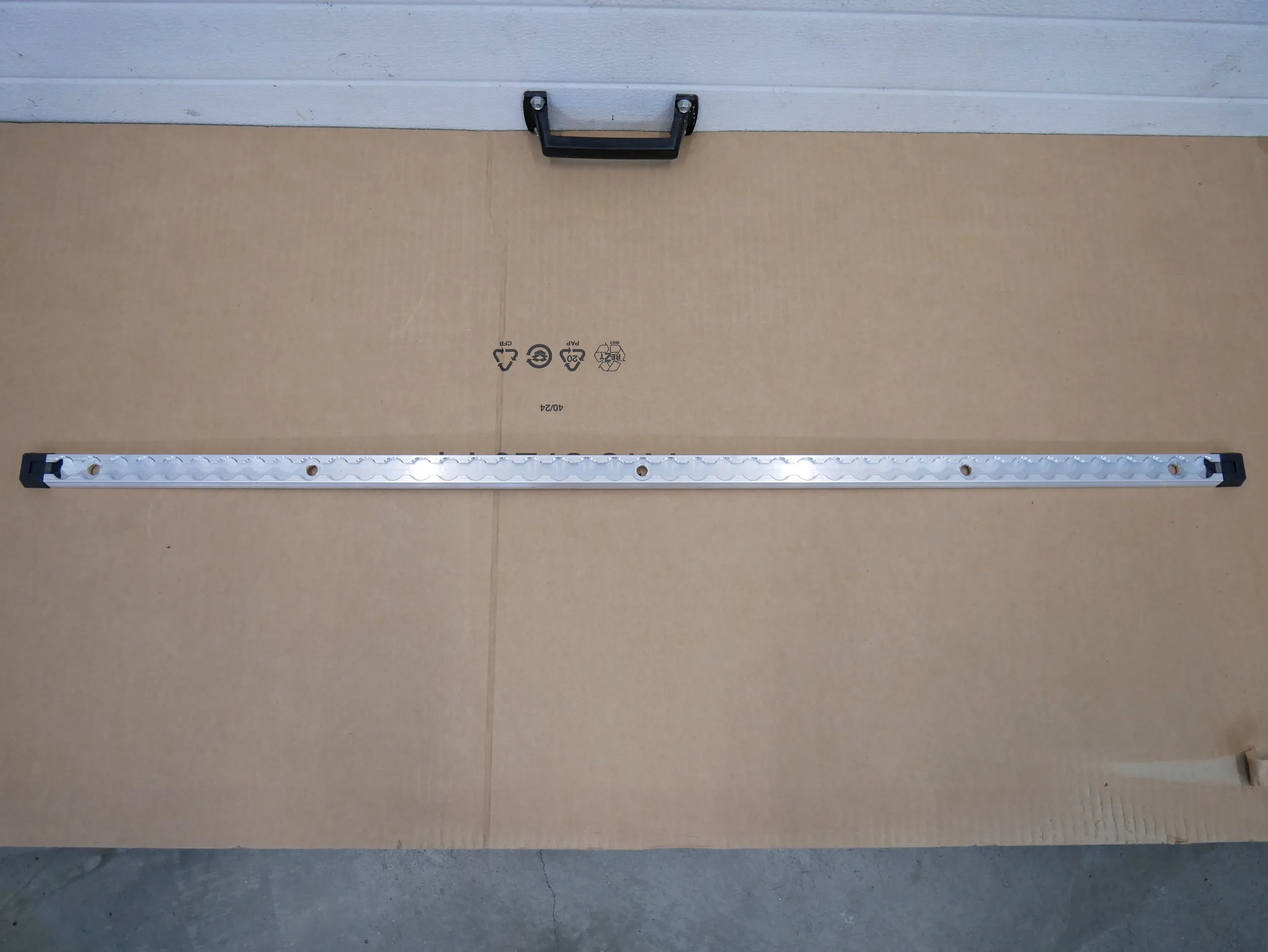 Szyna mocująca bagażnika 1T5860371 VW ID BUZZ CARGO