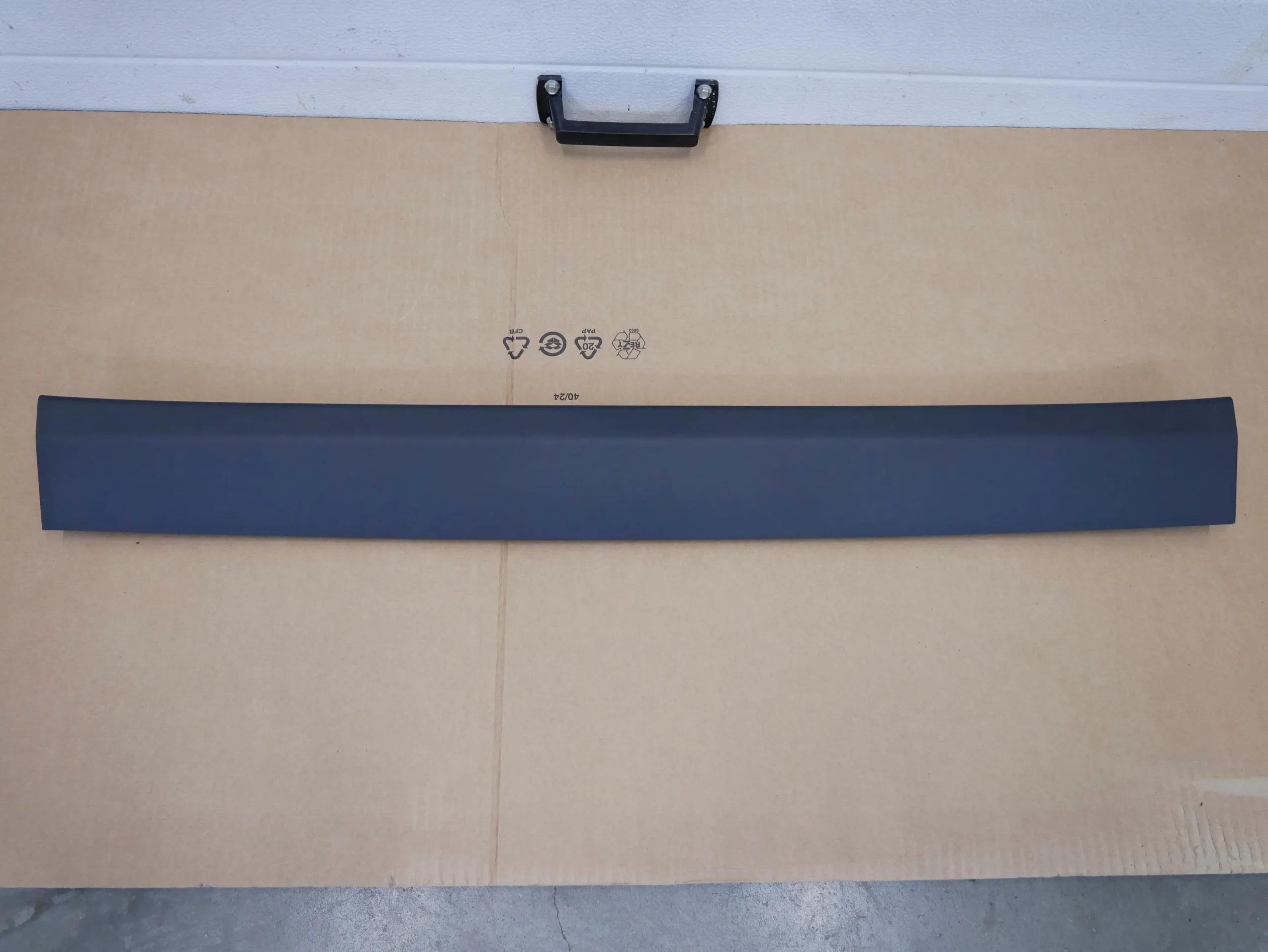 Listwa osłona klapy tył 1T3867707 VW ID BUZZ CARGO