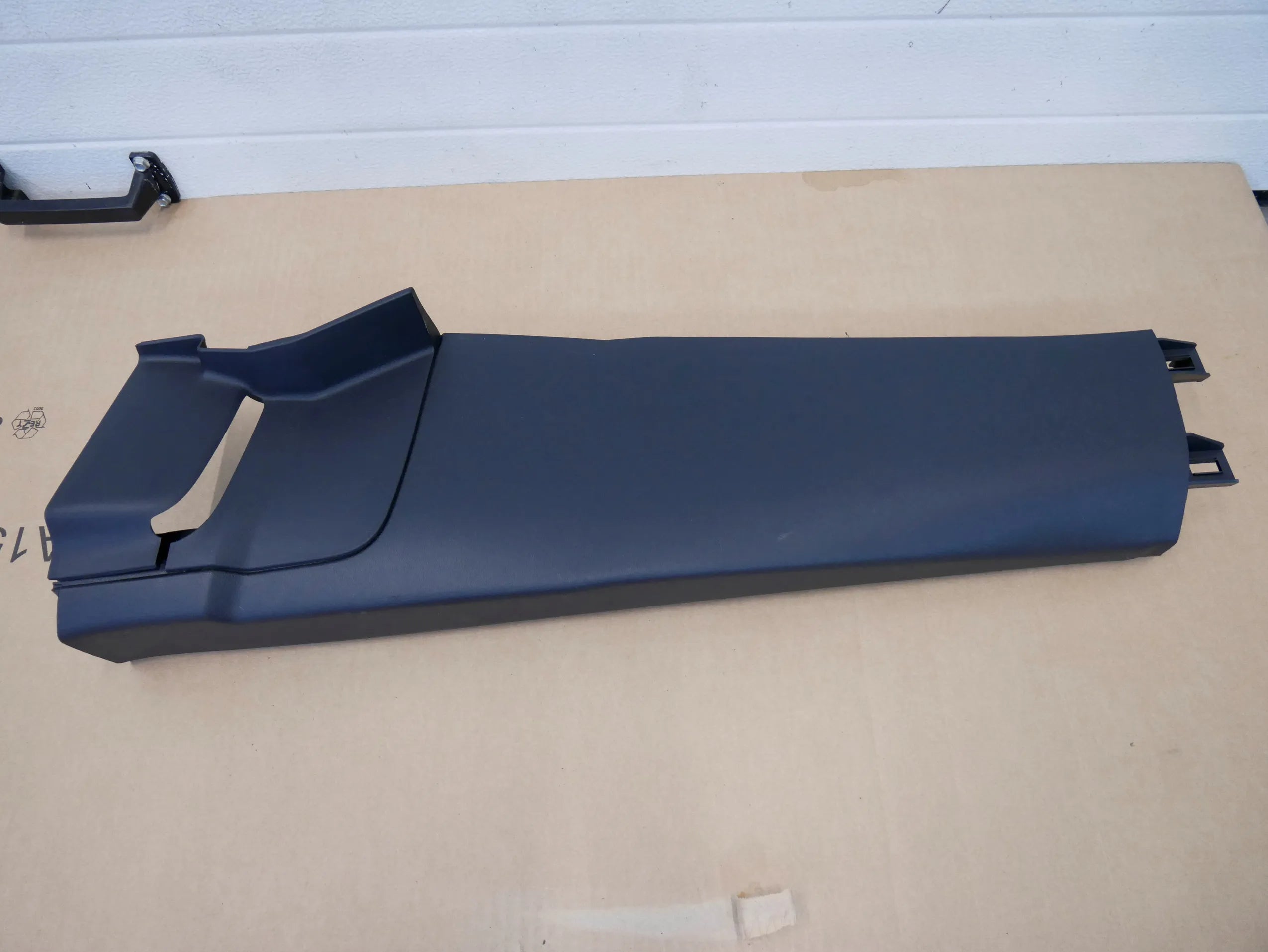 Osłona słupka środkowego prawa 1T5867292 VW ID BUZZ CARGO