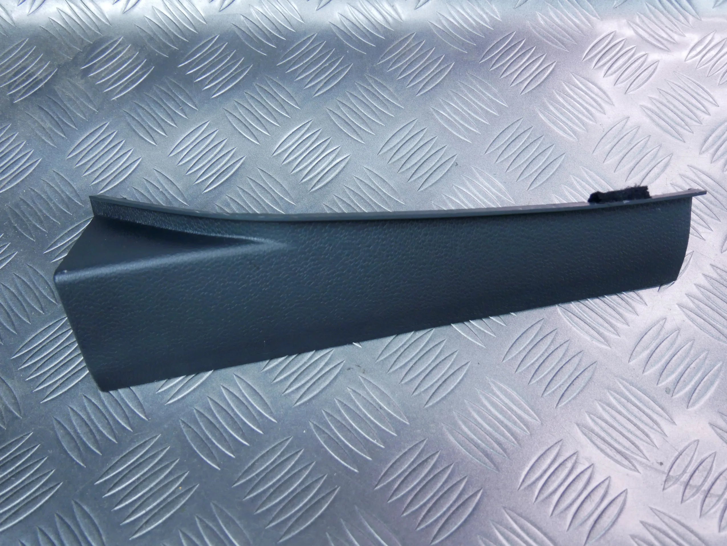 Osłona deski słupka prawa 1T3868224A VW ID BUZZ CARGO