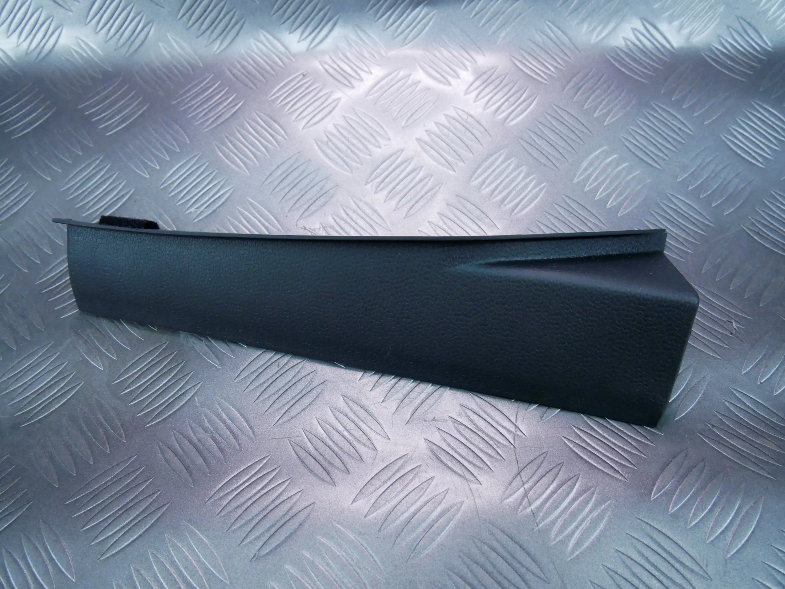 Osłona deski słupka lewa 1T3868223A VW ID BUZZ CARGO
