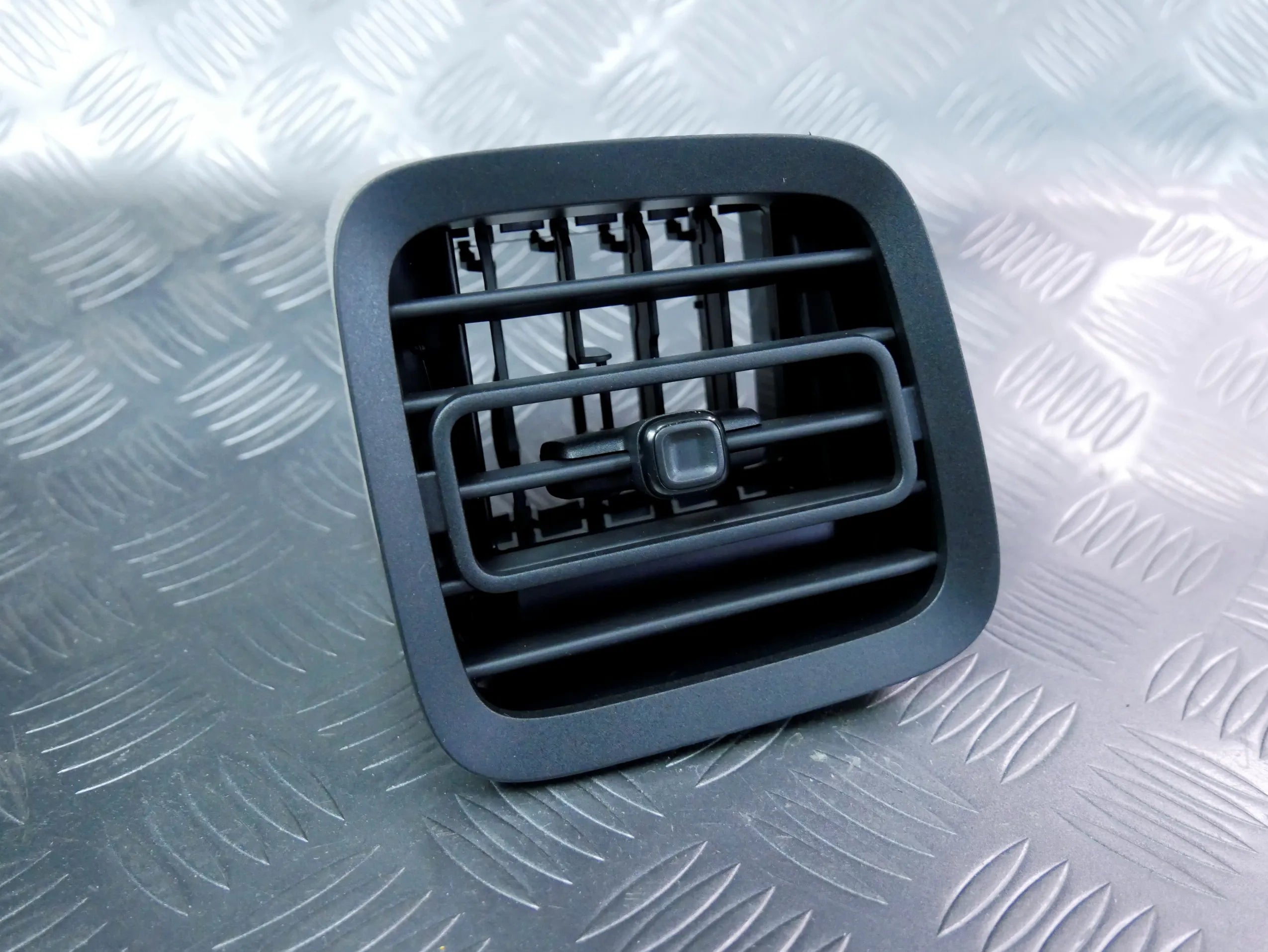 Kratka nawiewu prawa 1T5819202A VW ID BUZZ
