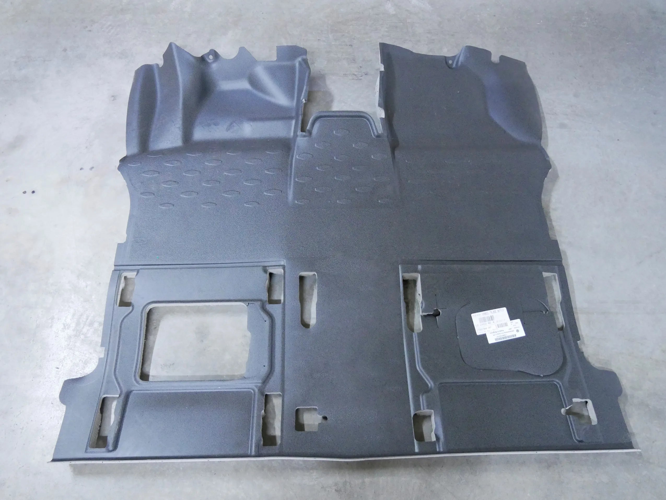 Wykładzina dywan guma gumolit kabiny 1T5863704A VW ID BUZZ CARGO