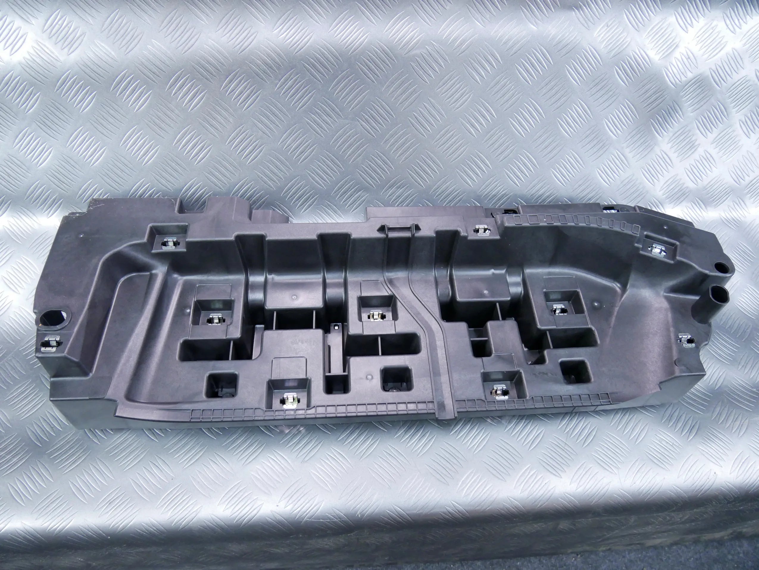 Podstawa mocowanie progu prawe 1T3863234B VW ID BUZZ CARGO